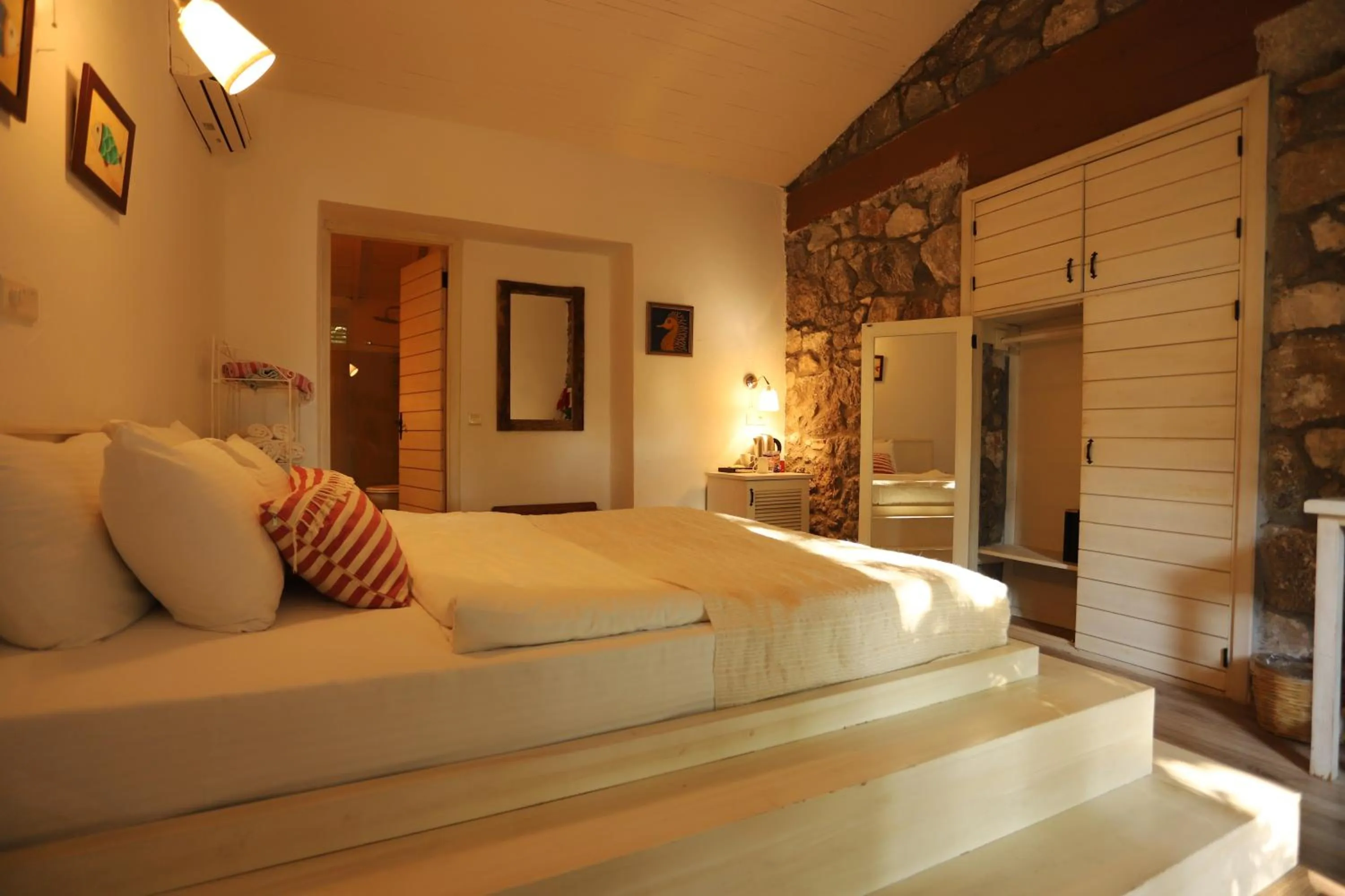 Bedroom, Bed in Nautical Hotel