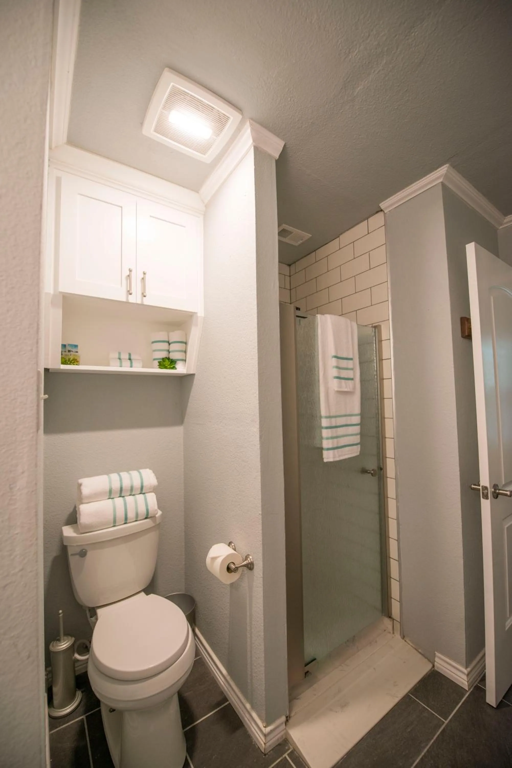 Walk to the Silos! 3 Bed 1960's Bungalow near Baylor