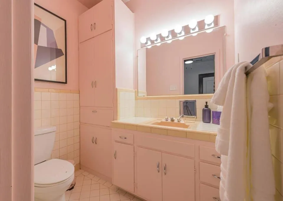 Classy 1927 Uptown Tudor 4 min to Magnolia