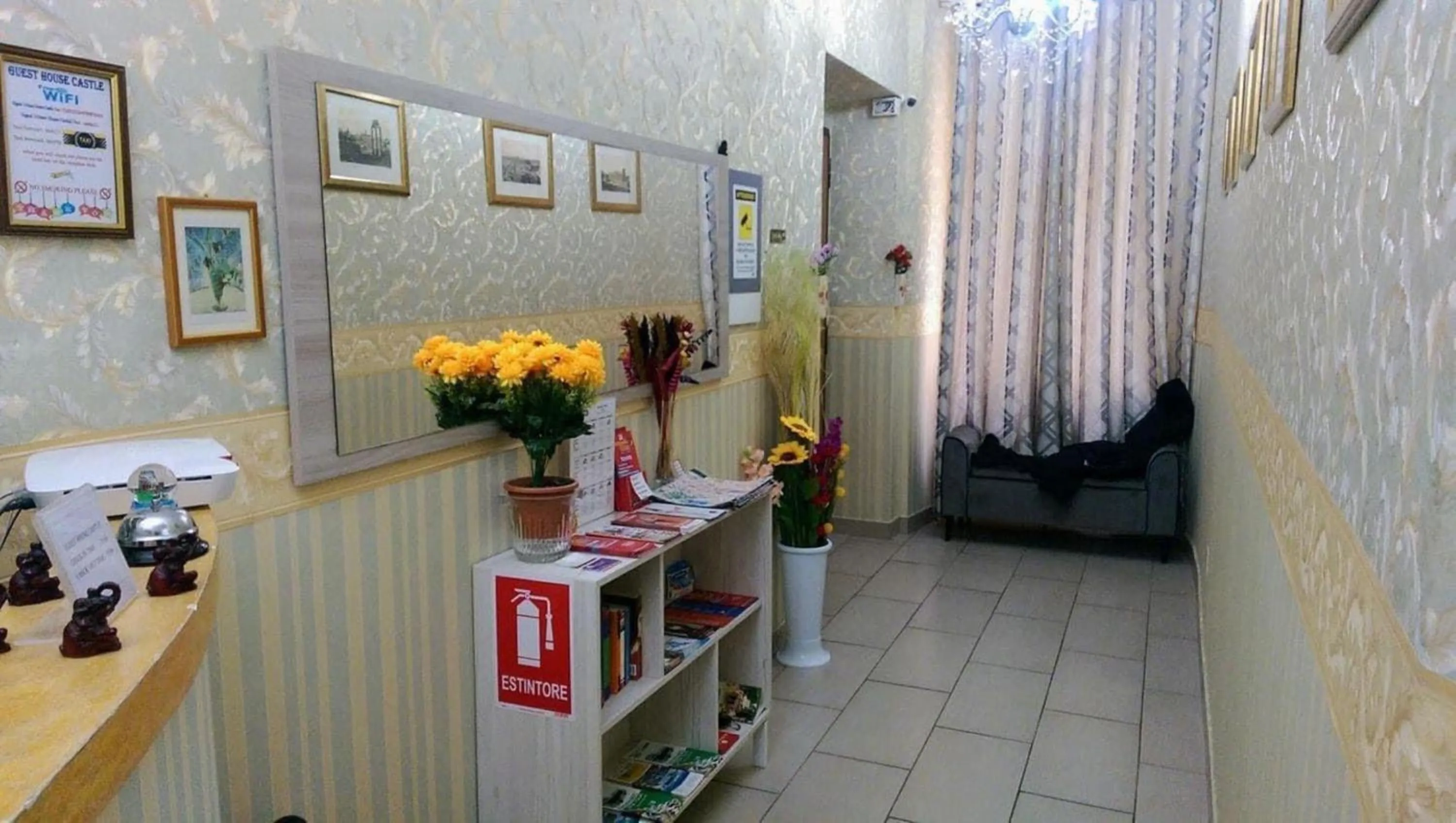 Lobby or reception in B&B Roma Castle Termini