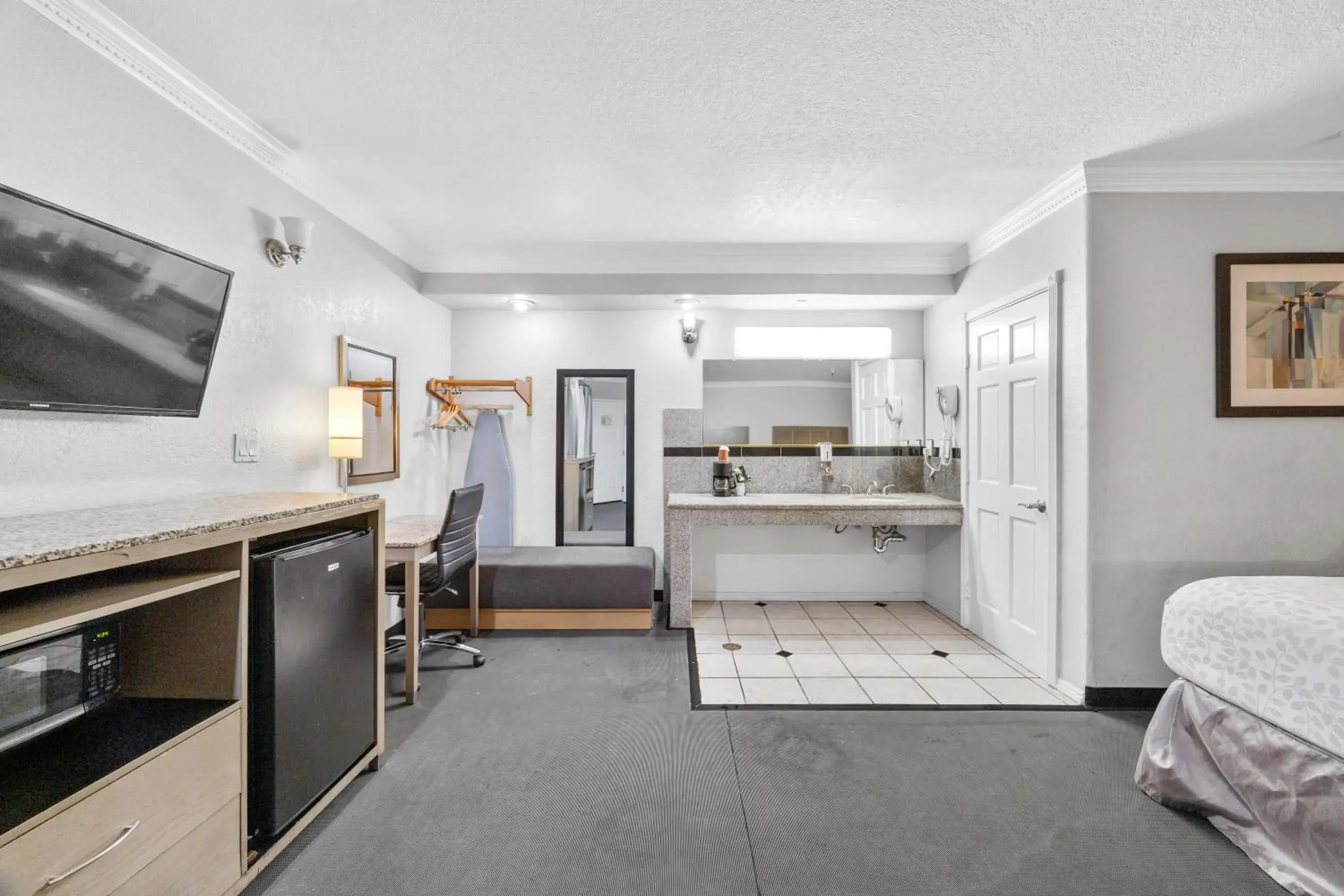 Bed in Americas Best Value Inn - Milpitas Bed in Americas Best Value Inn - Milpitas