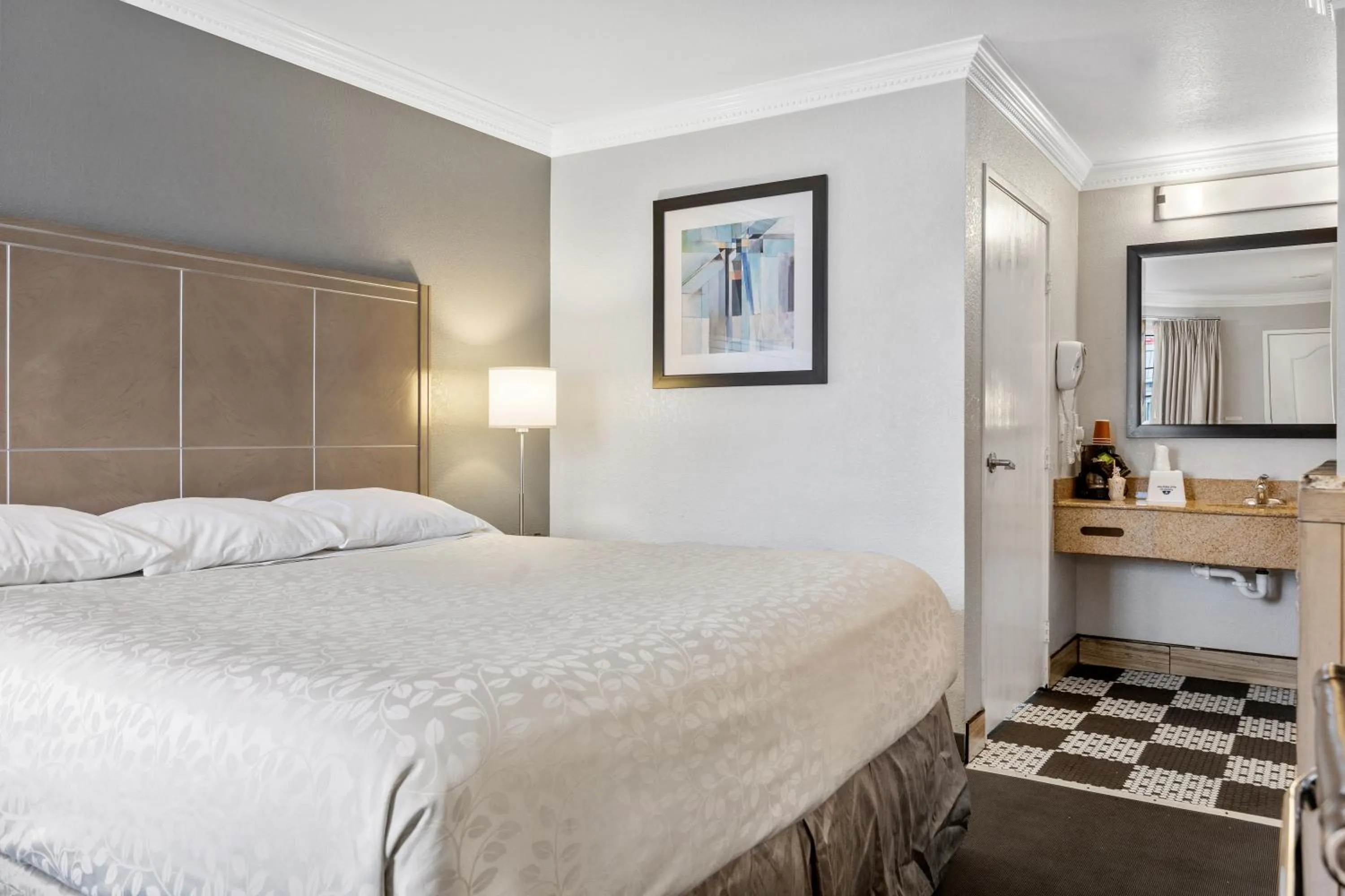 Bed in Americas Best Value Inn - Milpitas