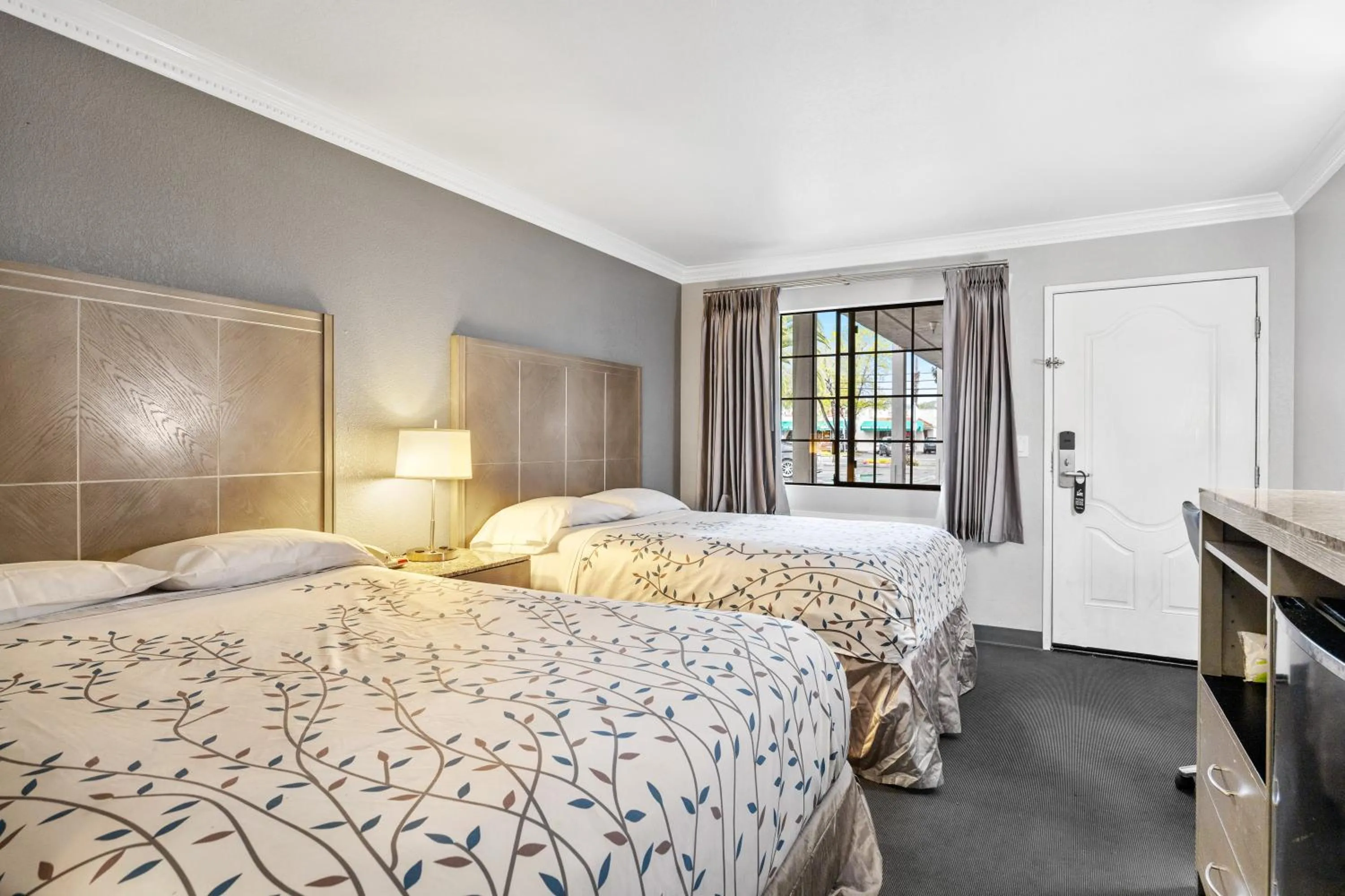 Bed in Americas Best Value Inn - Milpitas