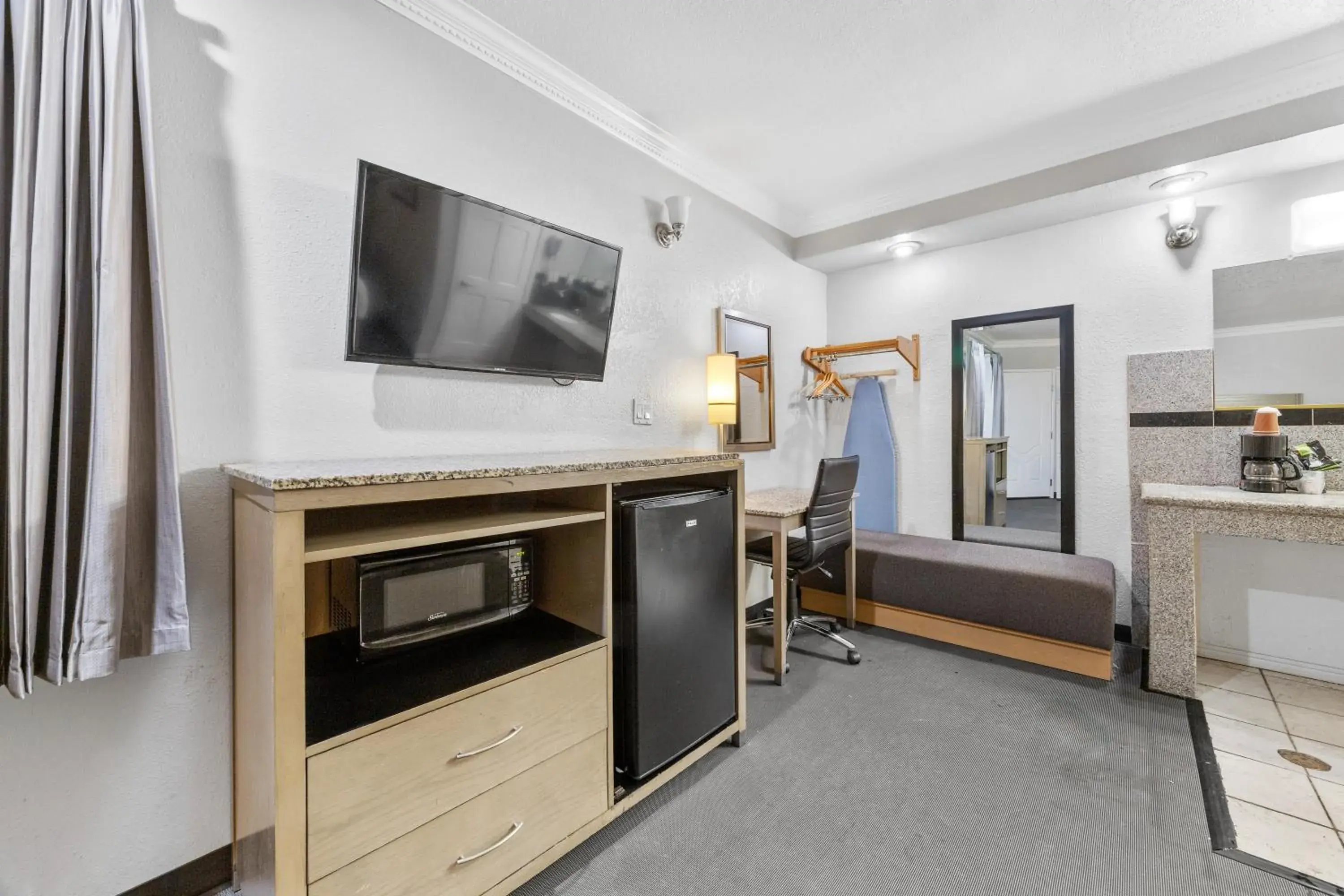 Bed in Americas Best Value Inn - Milpitas Bed in Americas Best Value Inn - Milpitas