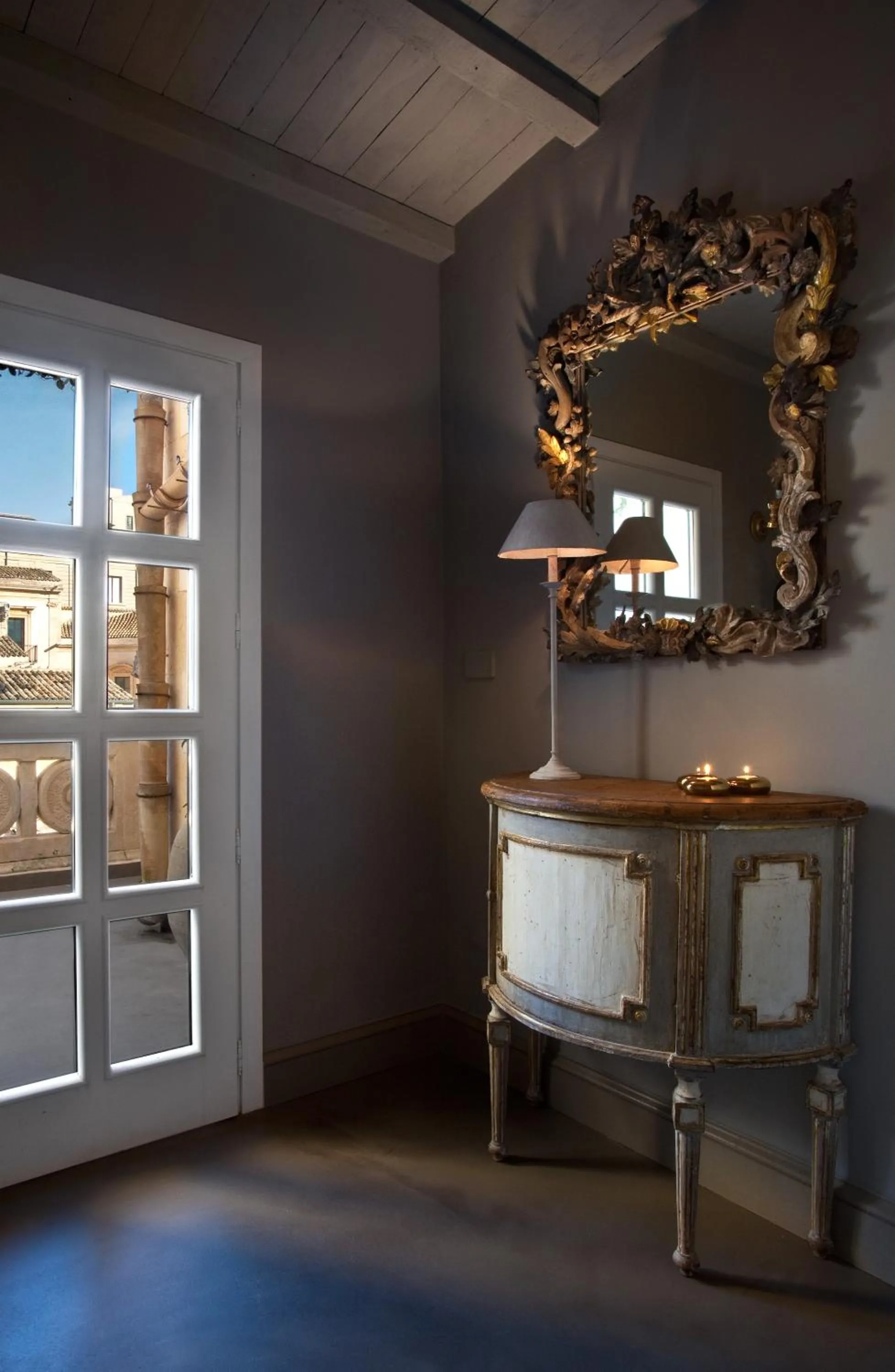 Decorative detail in Seven Rooms Villadorata