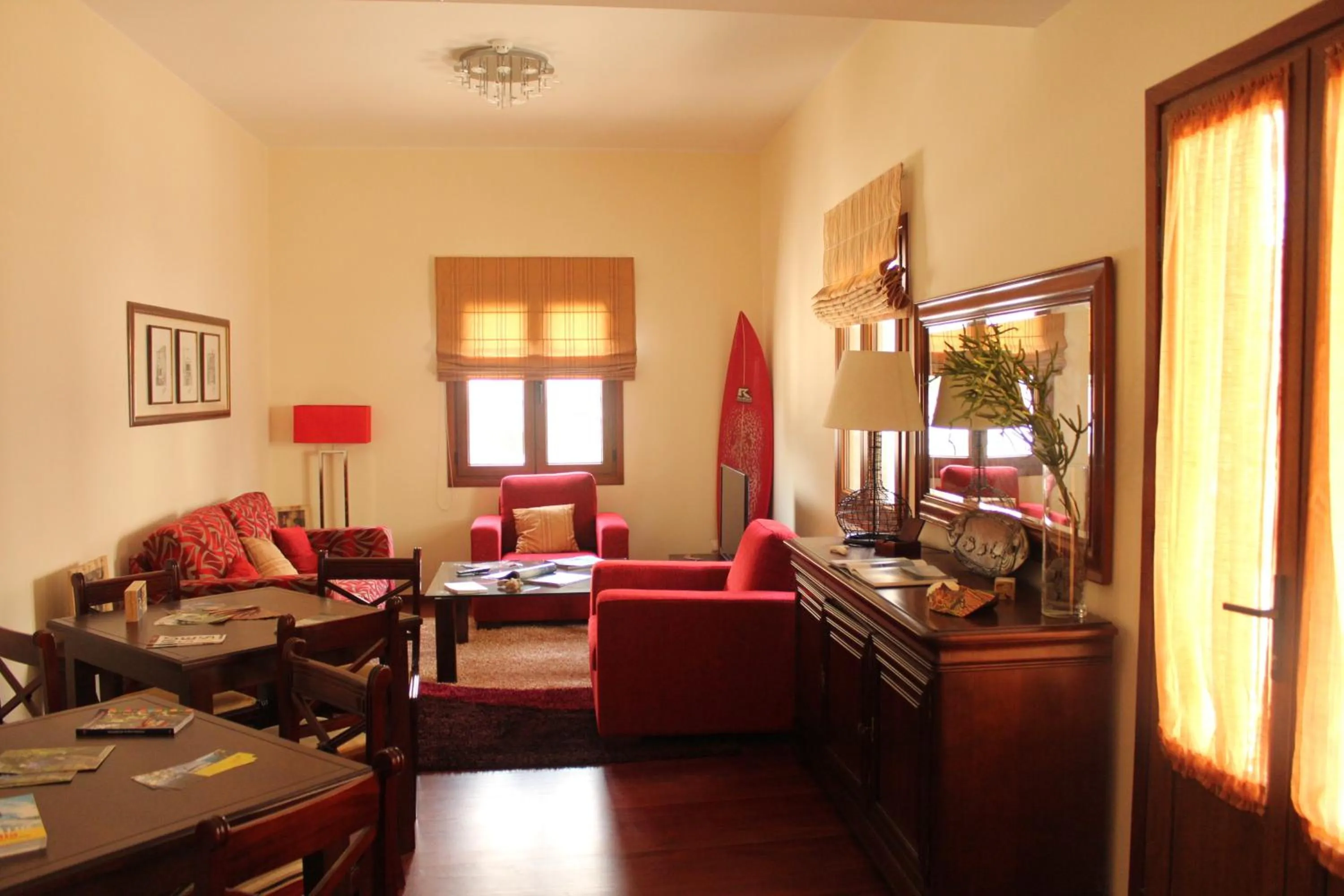 Communal lounge/ TV room in Hotel Vila Bela