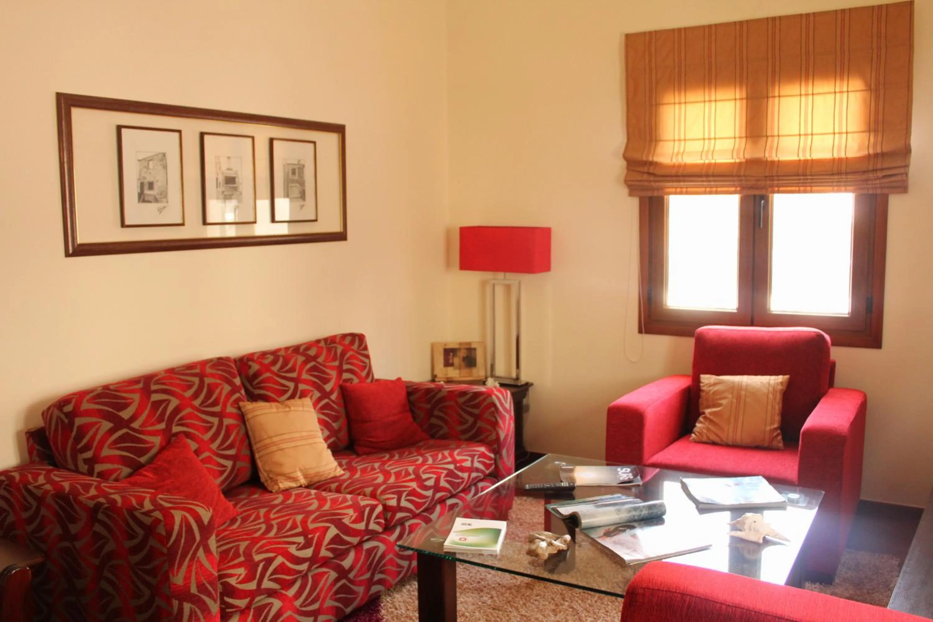 Communal lounge/ TV room in Hotel Vila Bela