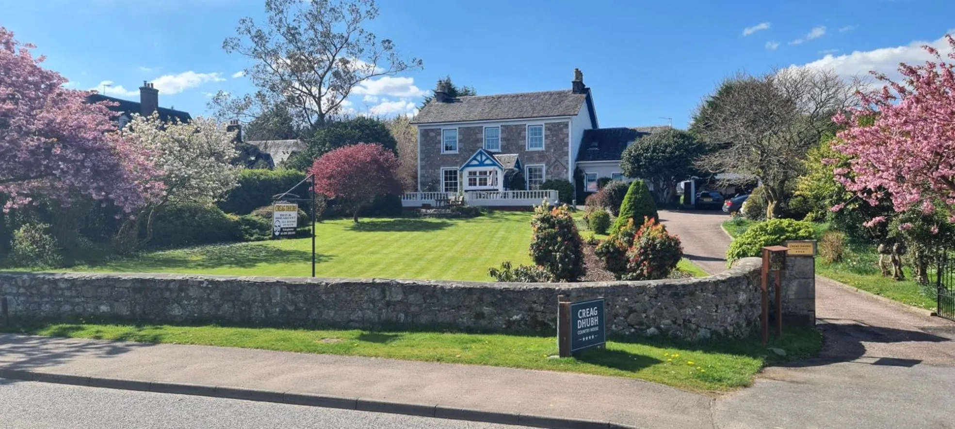 CREAG DHUBH COUNTRY HOUSE