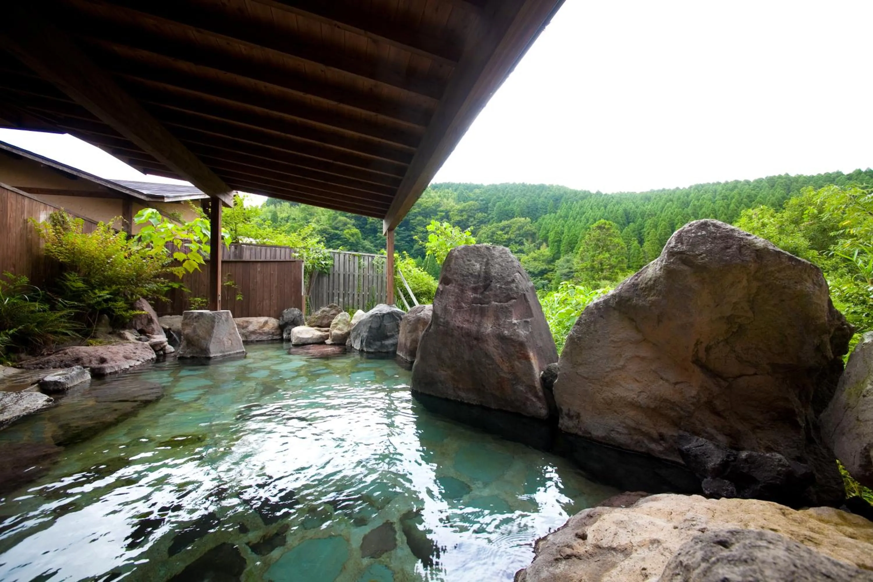 Hot Spring Bath in Yufuin Gettouan