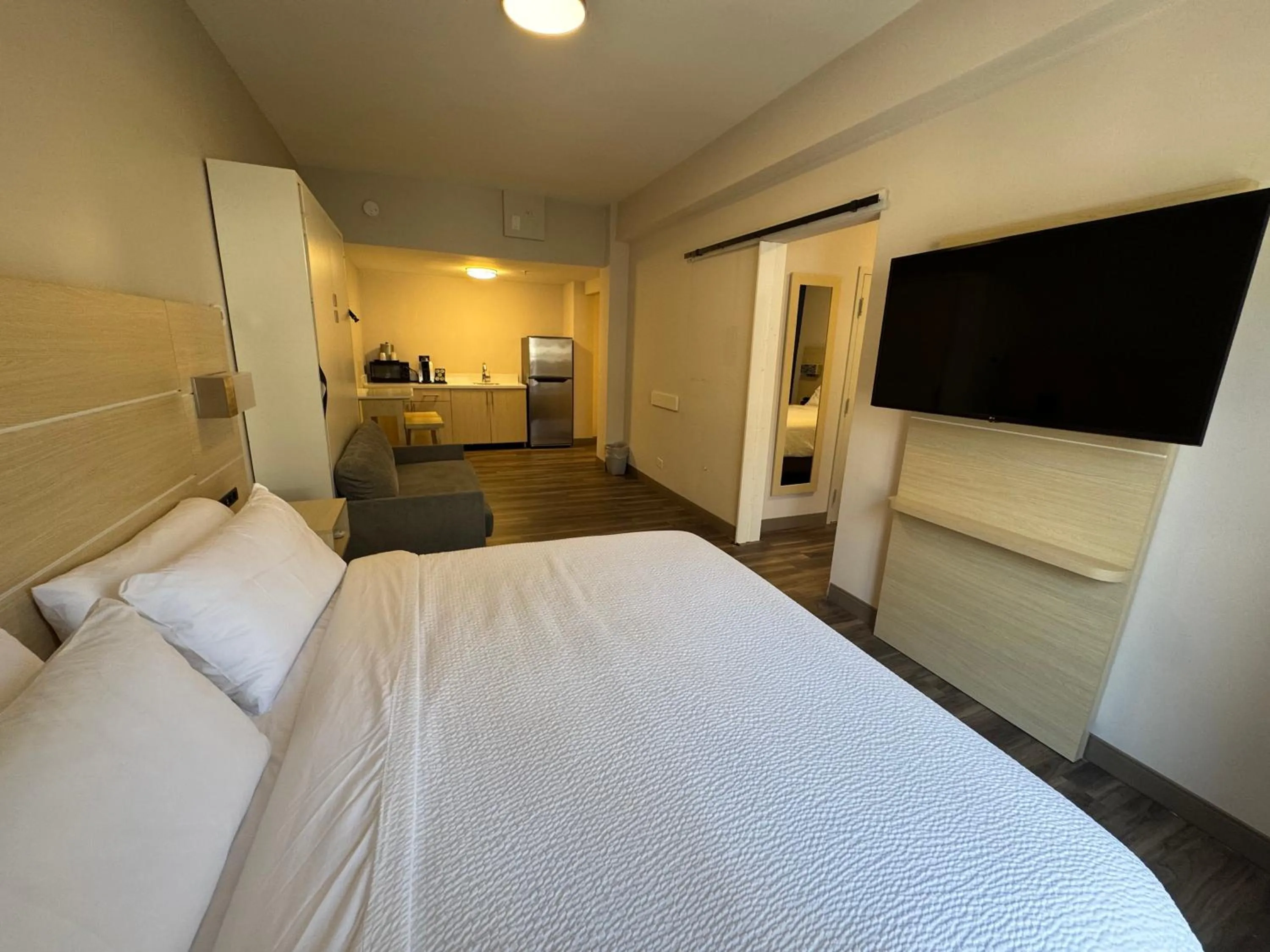Bed in Holiday Inn Express & Suites - Atlanta Downtown by IHG