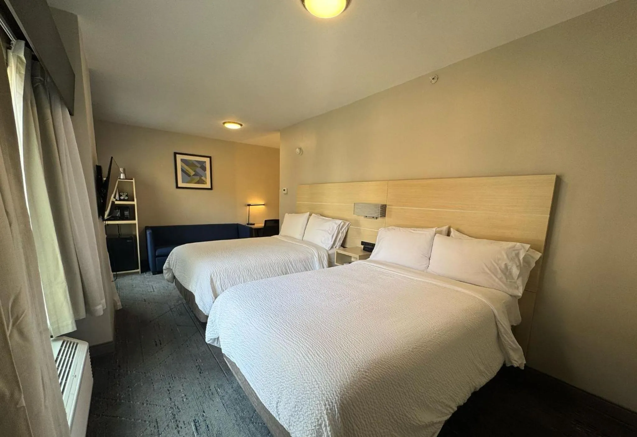 Bed in Holiday Inn Express & Suites - Atlanta Downtown by IHG