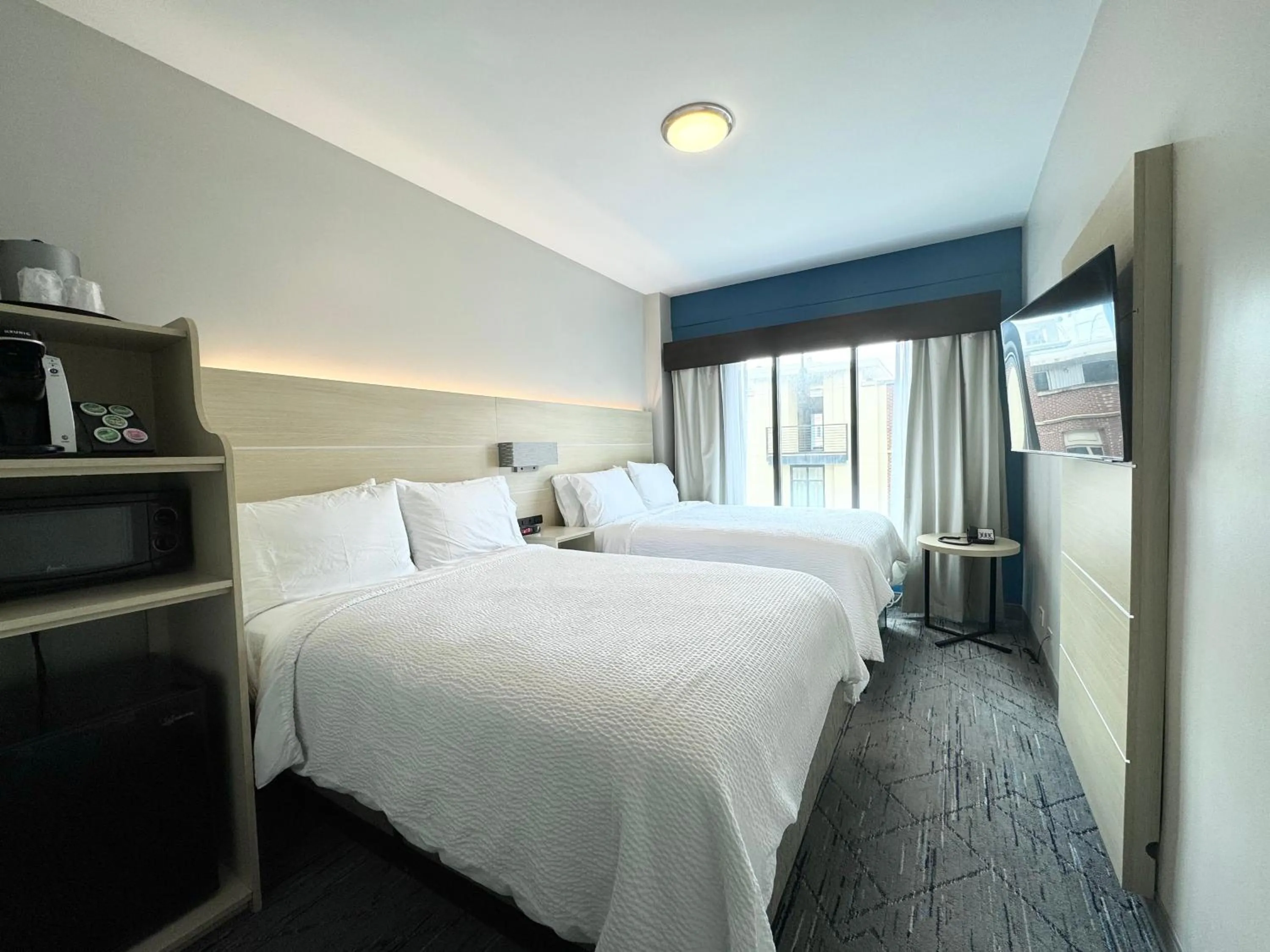 Bed in Holiday Inn Express & Suites - Atlanta Downtown by IHG