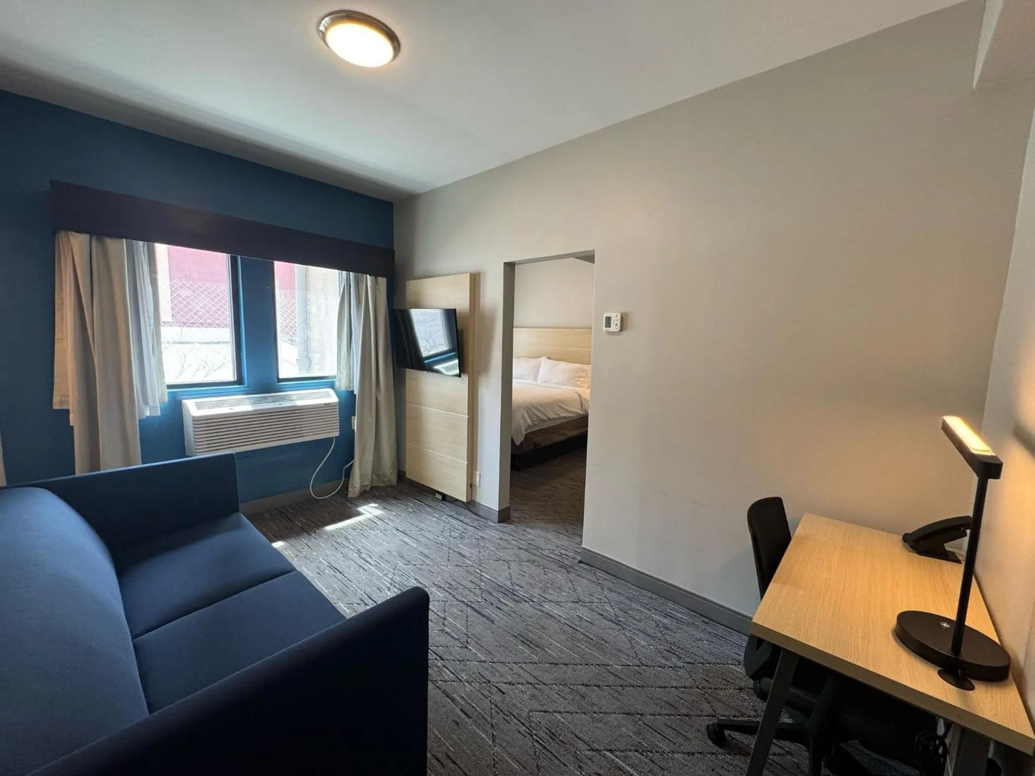 Bed in Holiday Inn Express & Suites - Atlanta Downtown by IHG