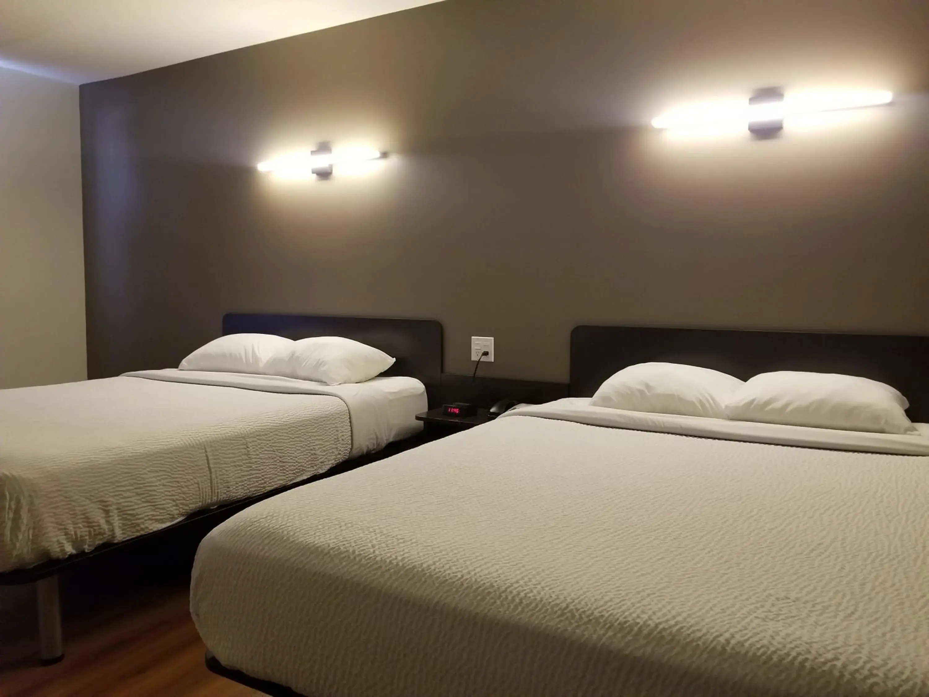 Bed in Joys Inn Innisfail, AB Bed in Joys Inn Innisfail, AB