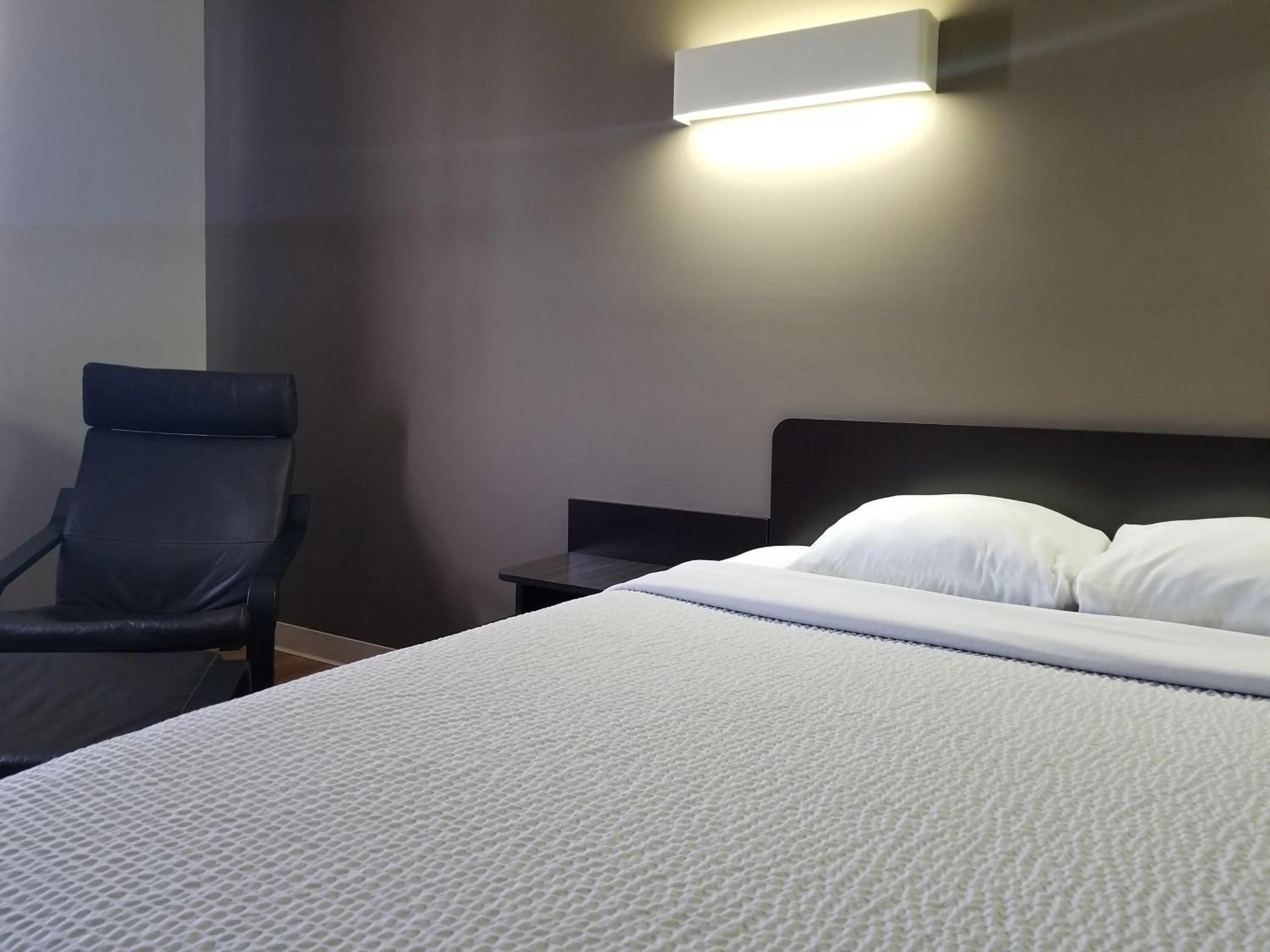 Bed in Joys Inn Innisfail, AB