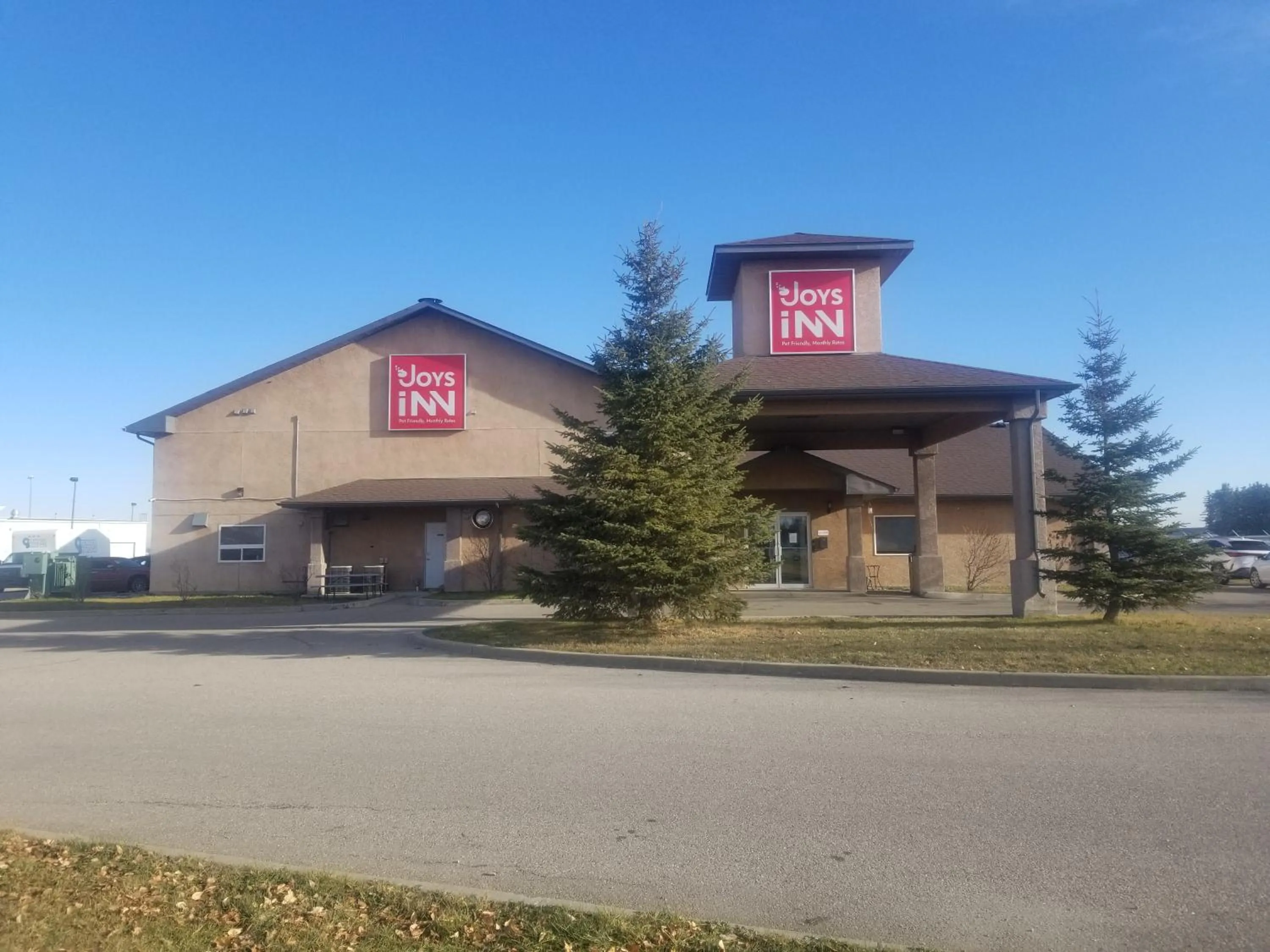 Property building in Joys Inn Innisfail, AB