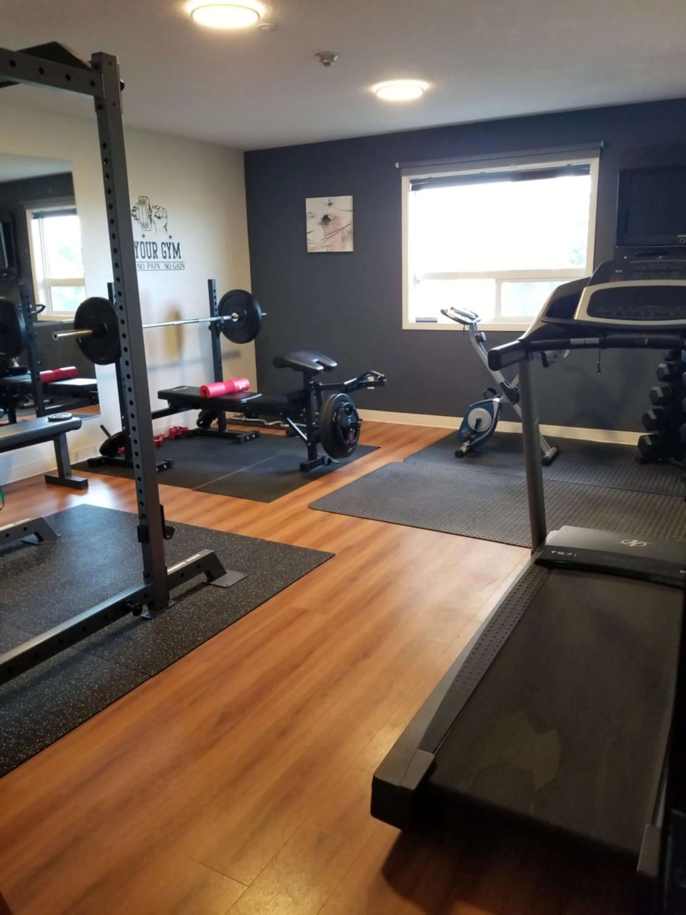 Fitness centre/facilities in Joys Inn Innisfail, AB