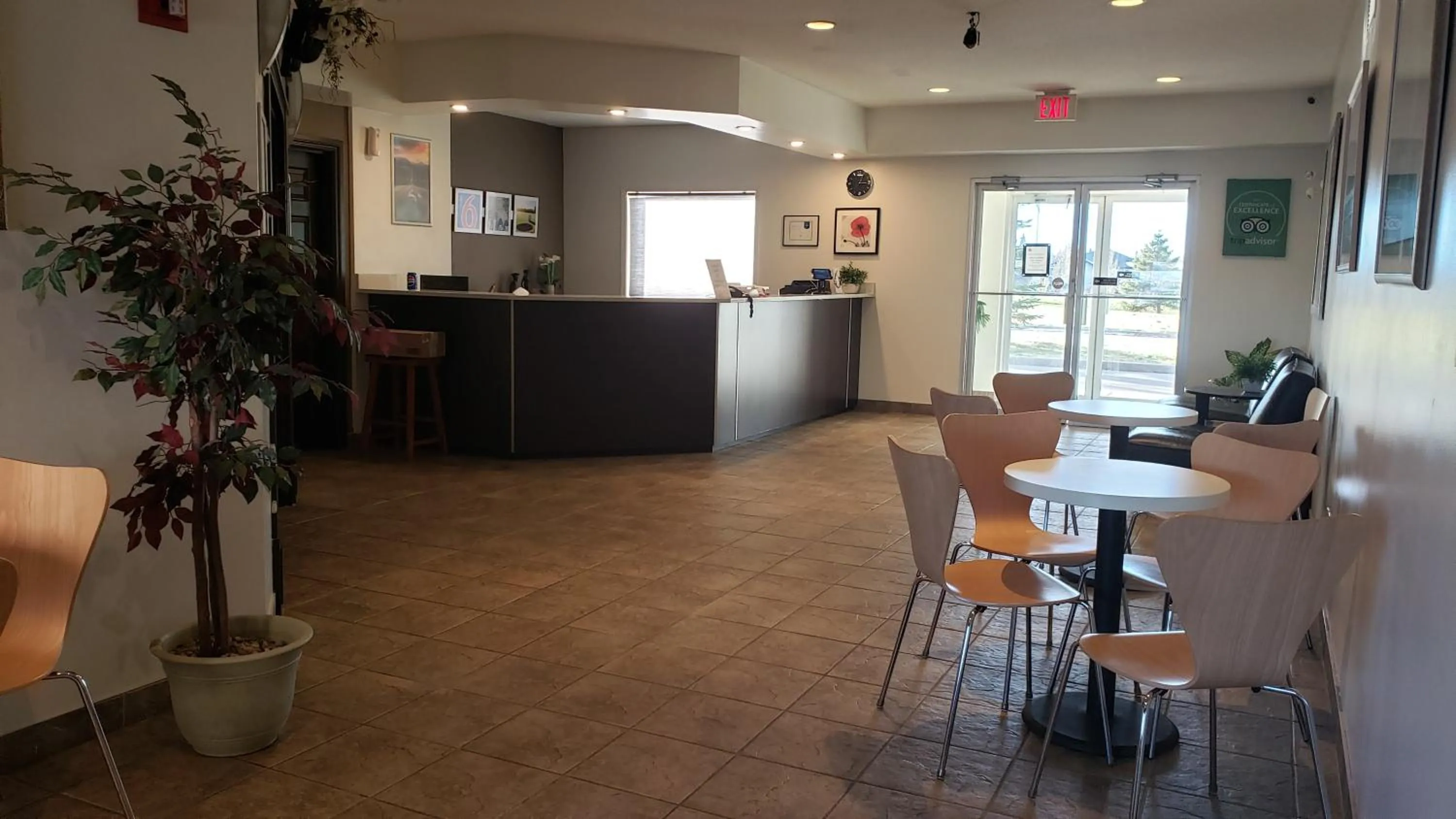 Lobby or reception in Joys Inn Innisfail, AB