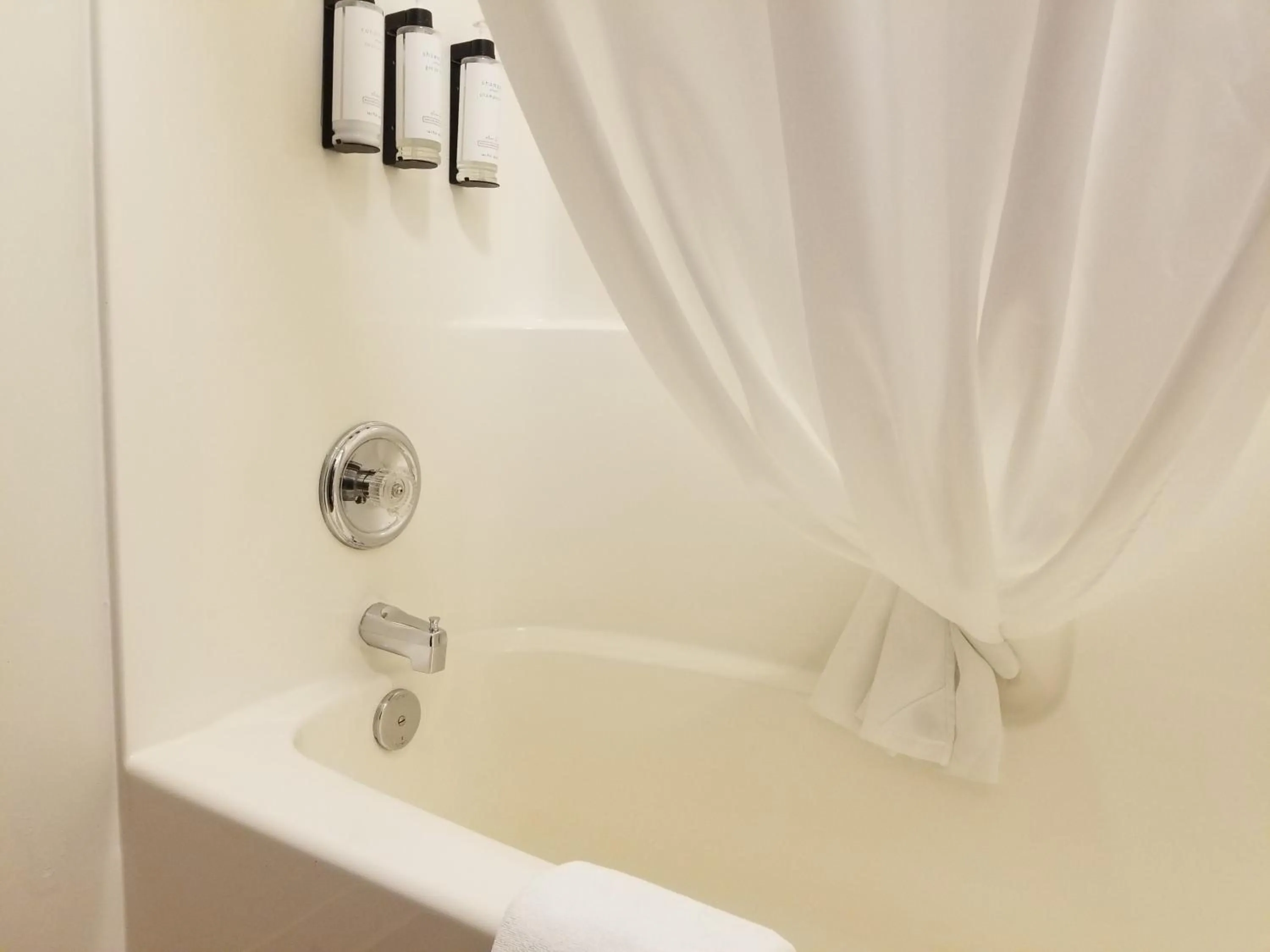 Bathroom in Joys Inn Innisfail, AB