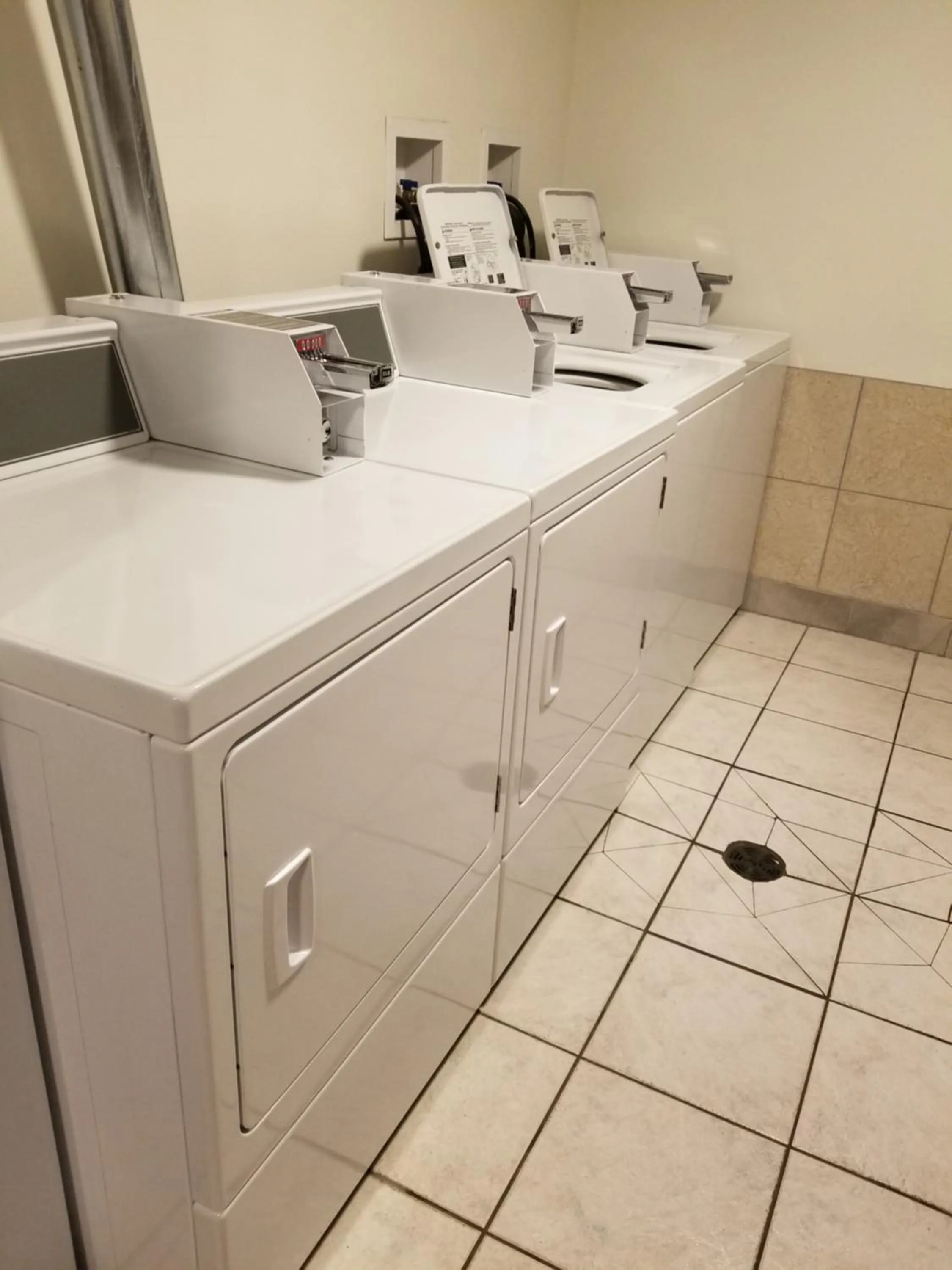 laundry in Joys Inn Innisfail, AB