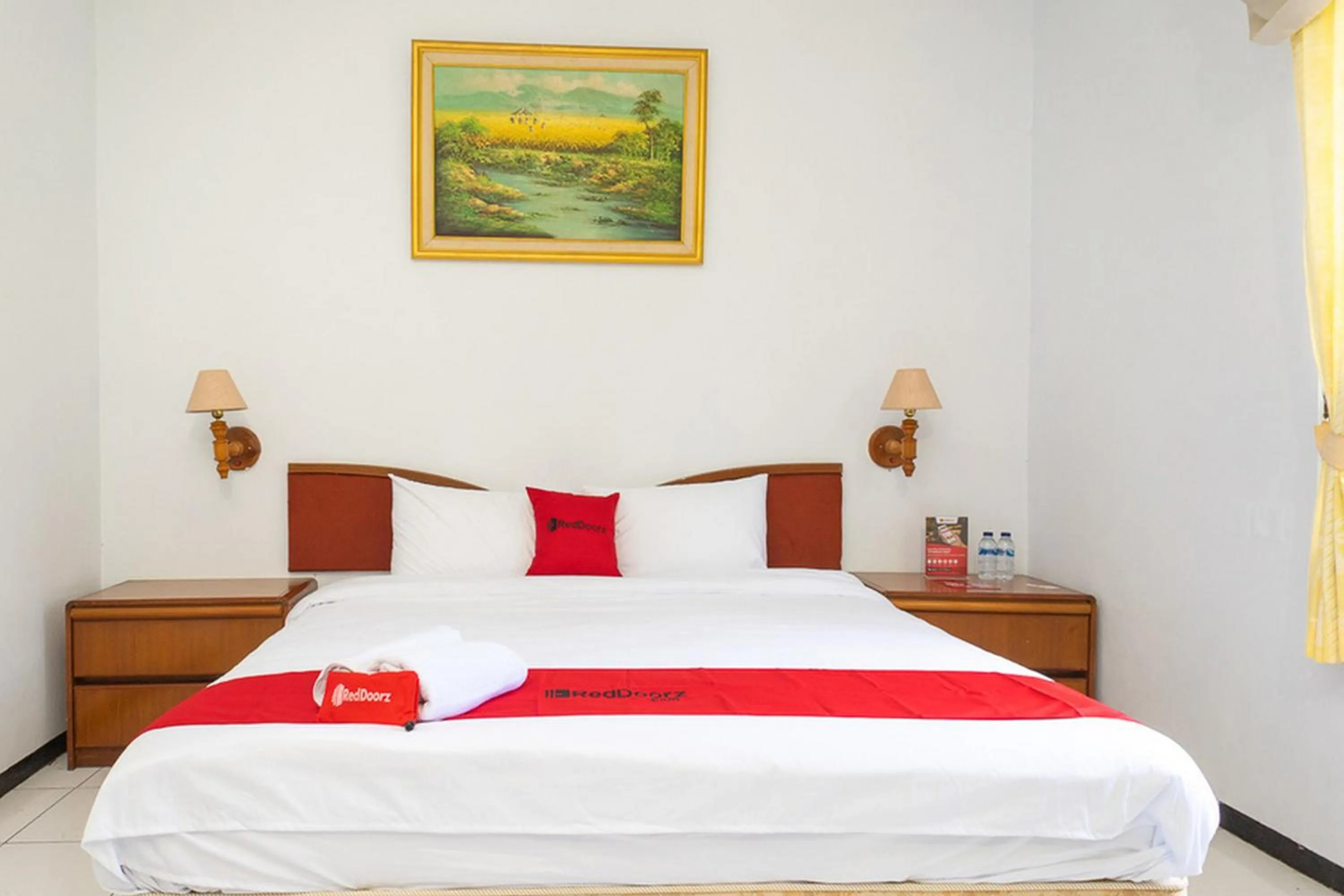 Bedroom, Bed in RedDoorz @ Hotel Damanaka Pangalengan