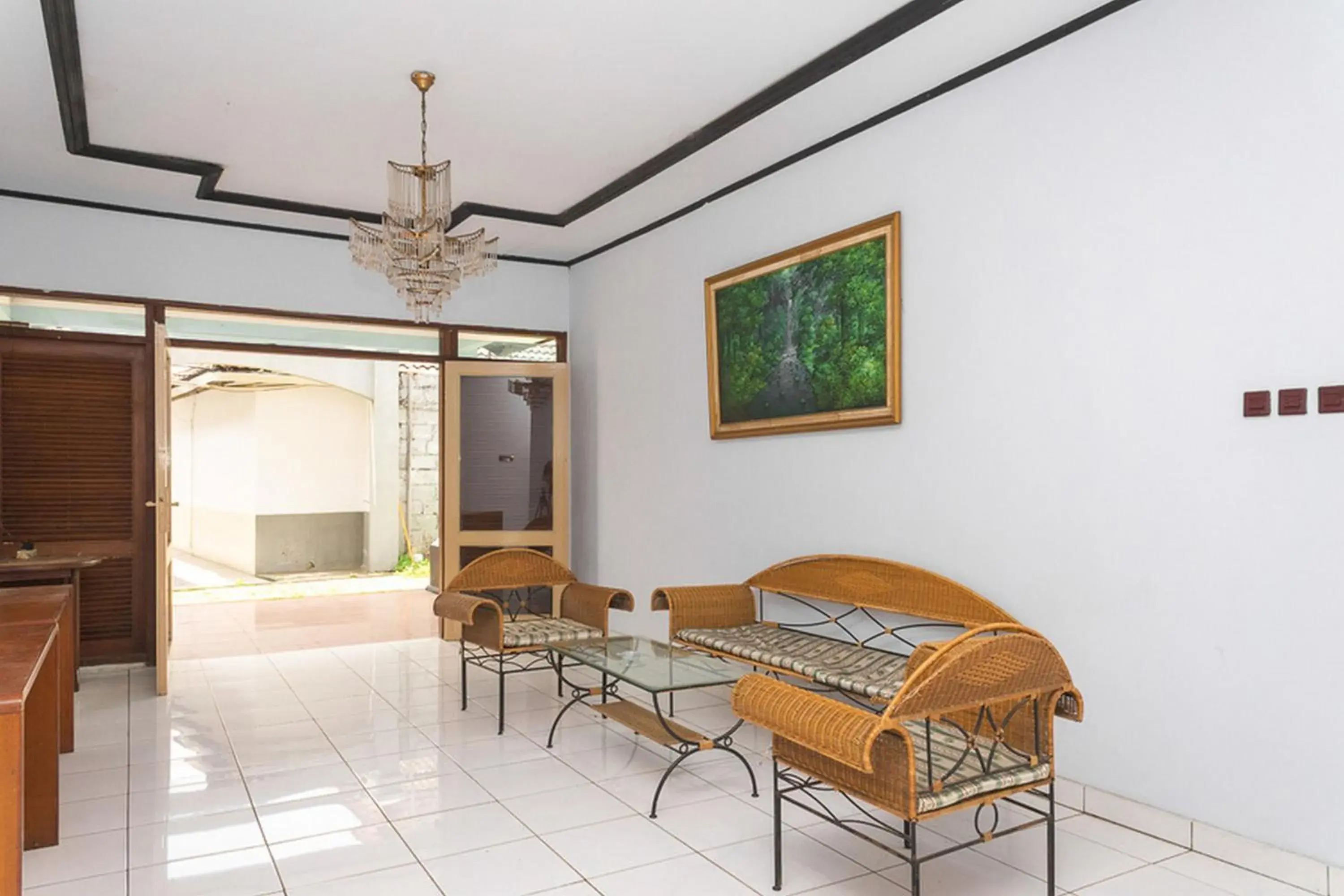 Living room in RedDoorz @ Hotel Damanaka Pangalengan Living room in RedDoorz @ Hotel Damanaka Pangalengan