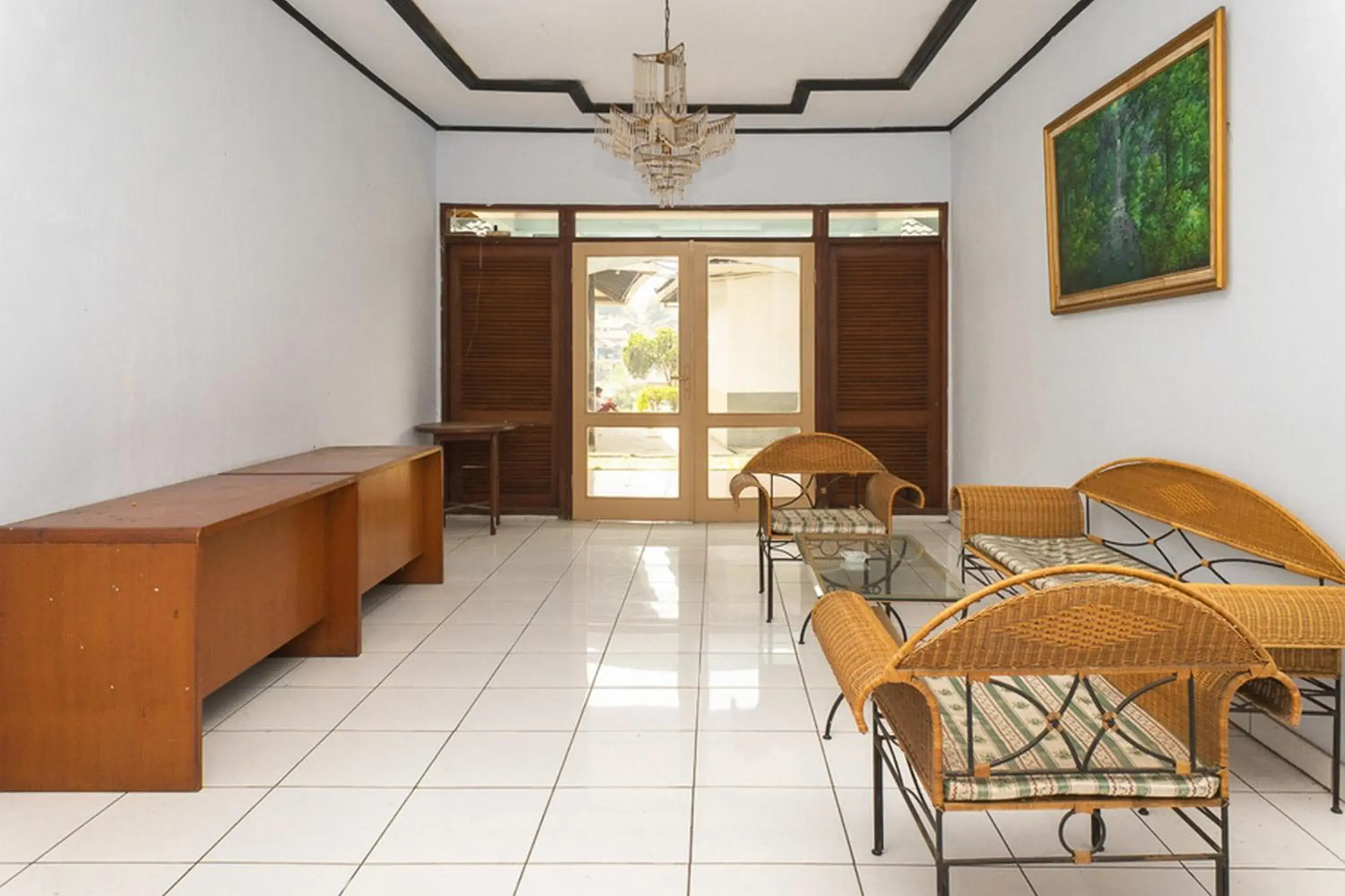 Living room in RedDoorz @ Hotel Damanaka Pangalengan Living room in RedDoorz @ Hotel Damanaka Pangalengan