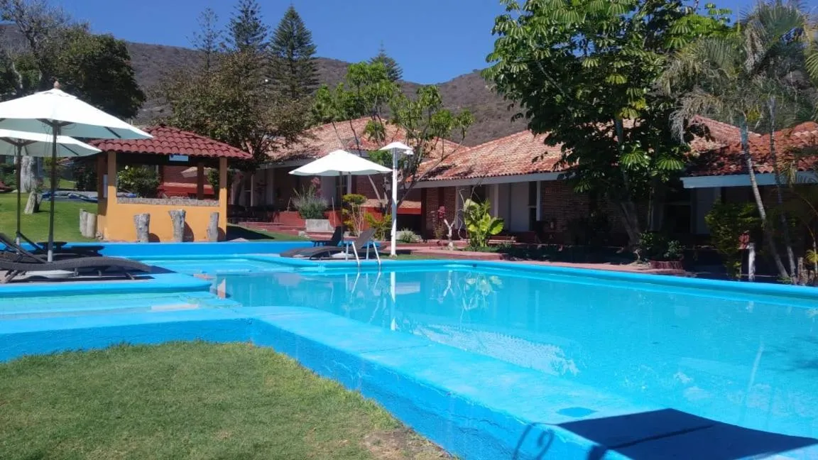 Swimming pool in Hotel Chapala Country