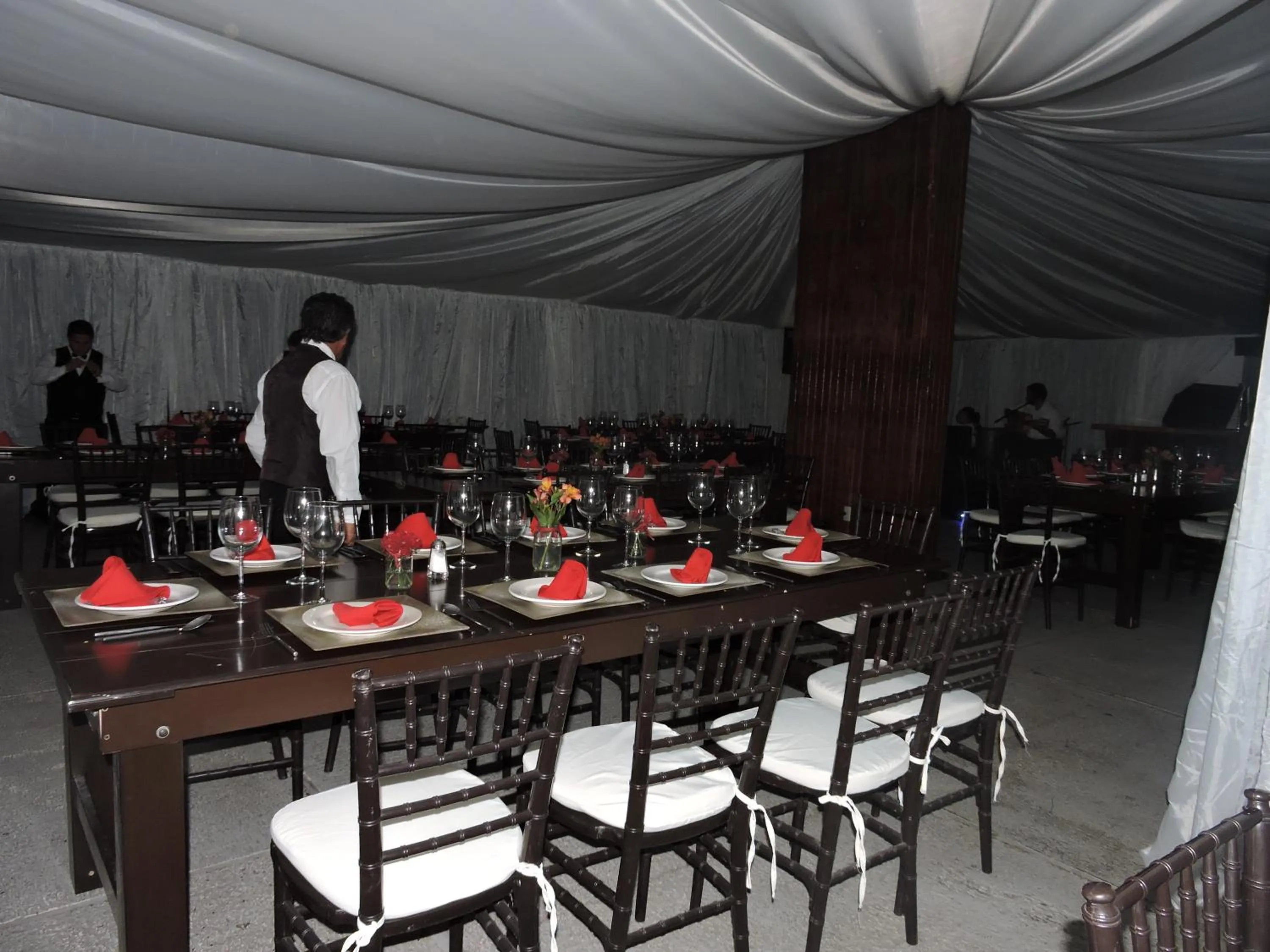 Restaurant/places to eat in Hotel Chapala Country