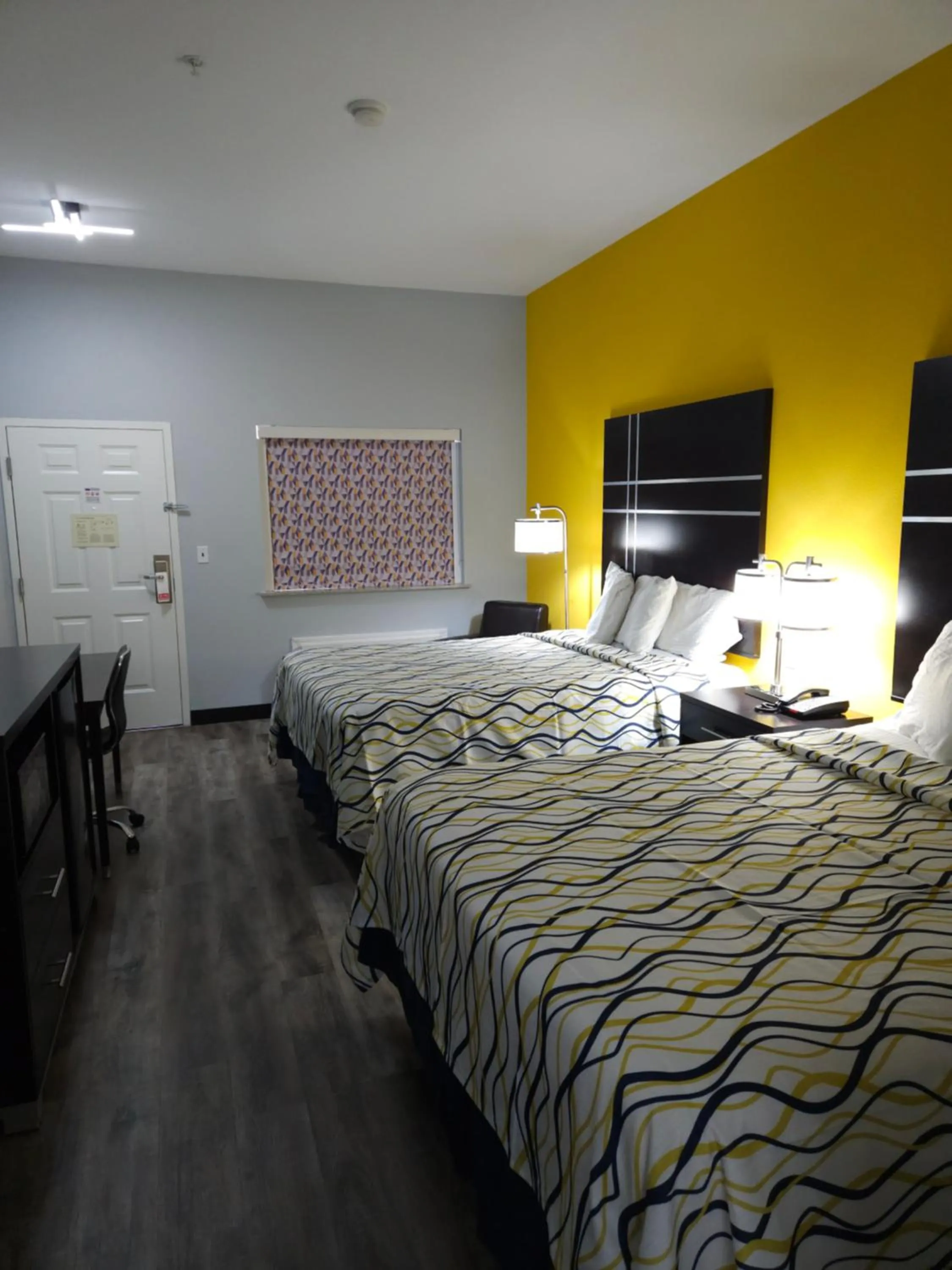 Bed in Executive Inn and Suites Tyler