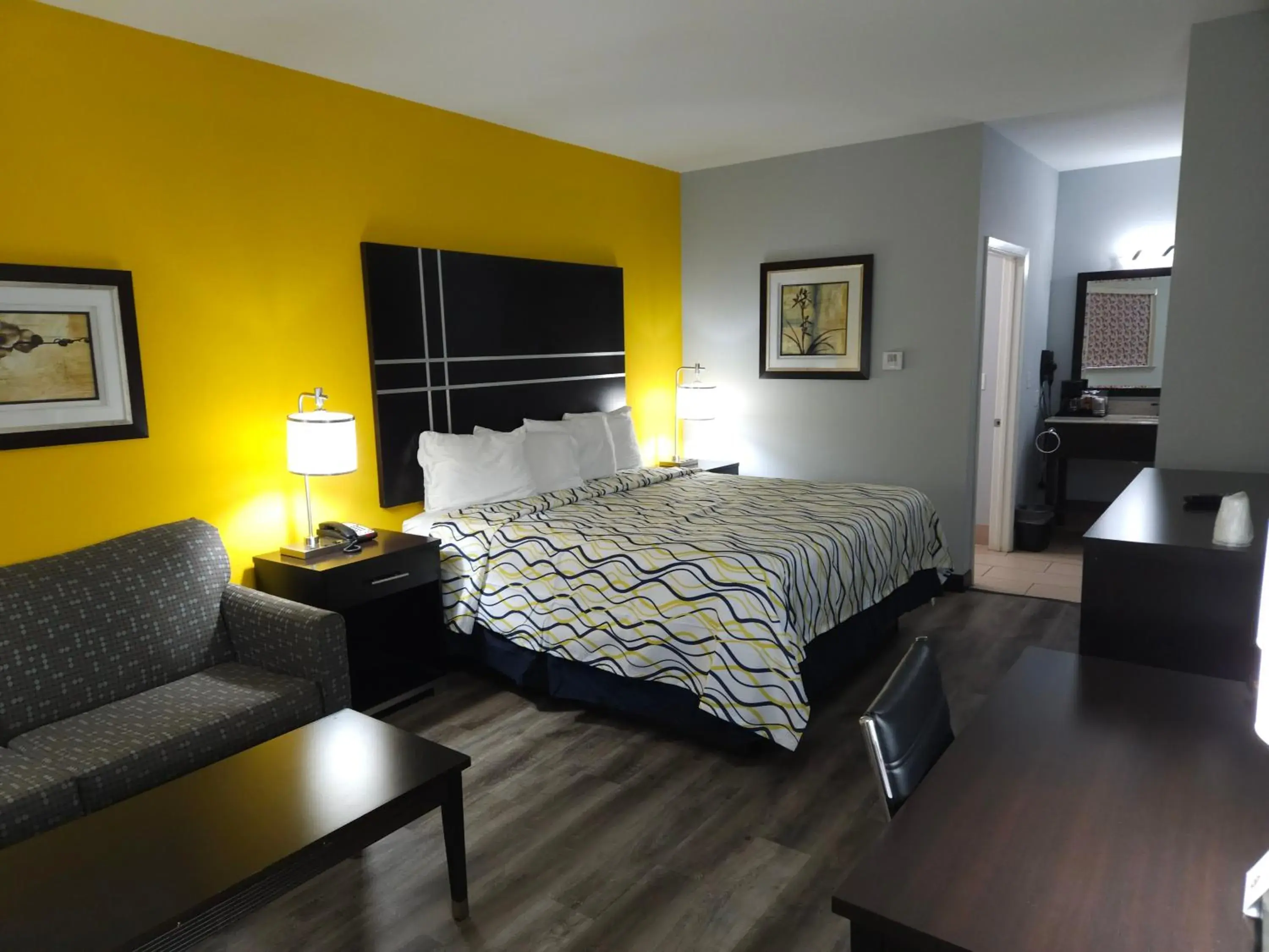 Bed in Executive Inn and Suites Tyler Bed in Executive Inn and Suites Tyler