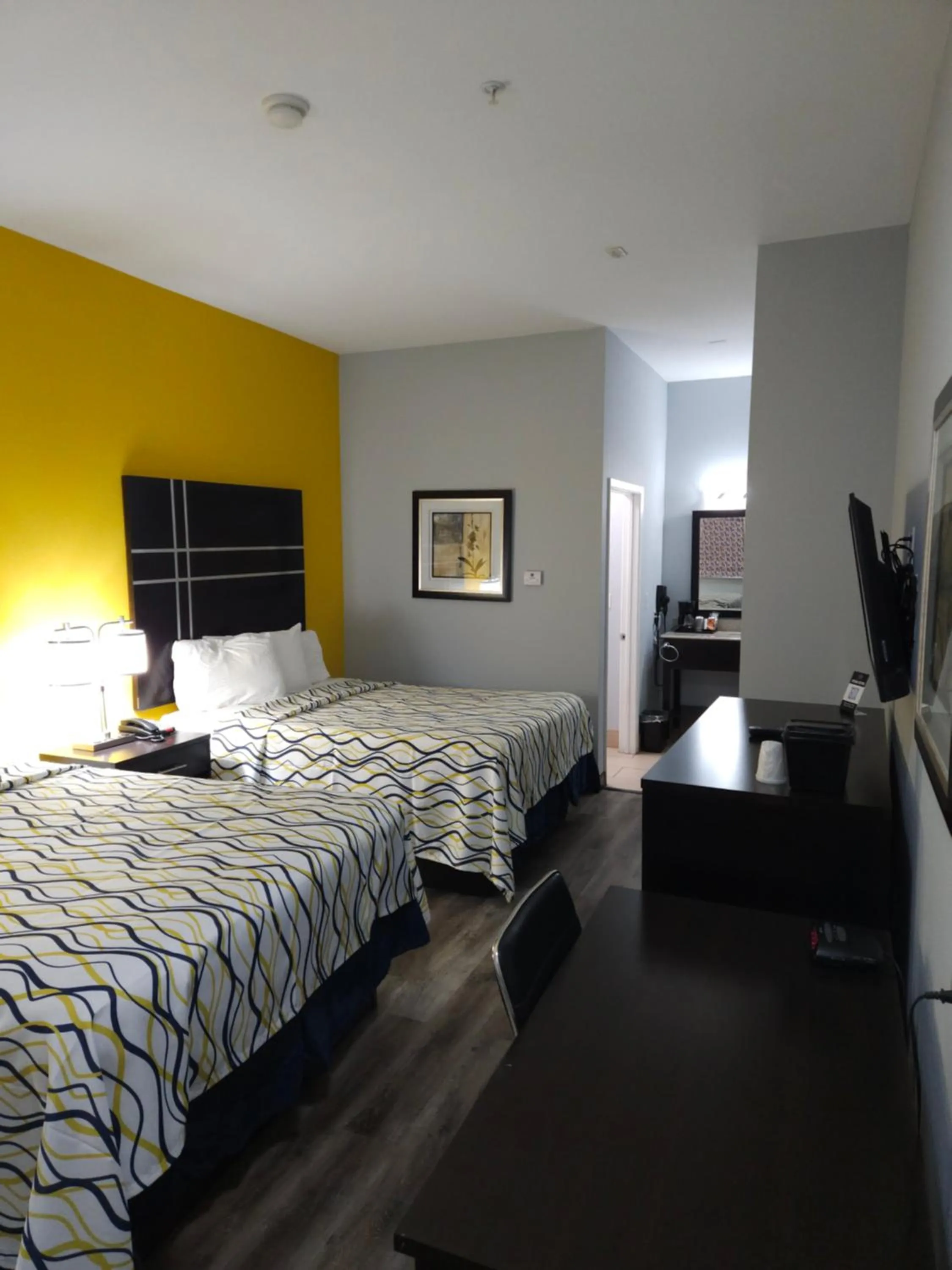 Bed in Executive Inn and Suites Tyler