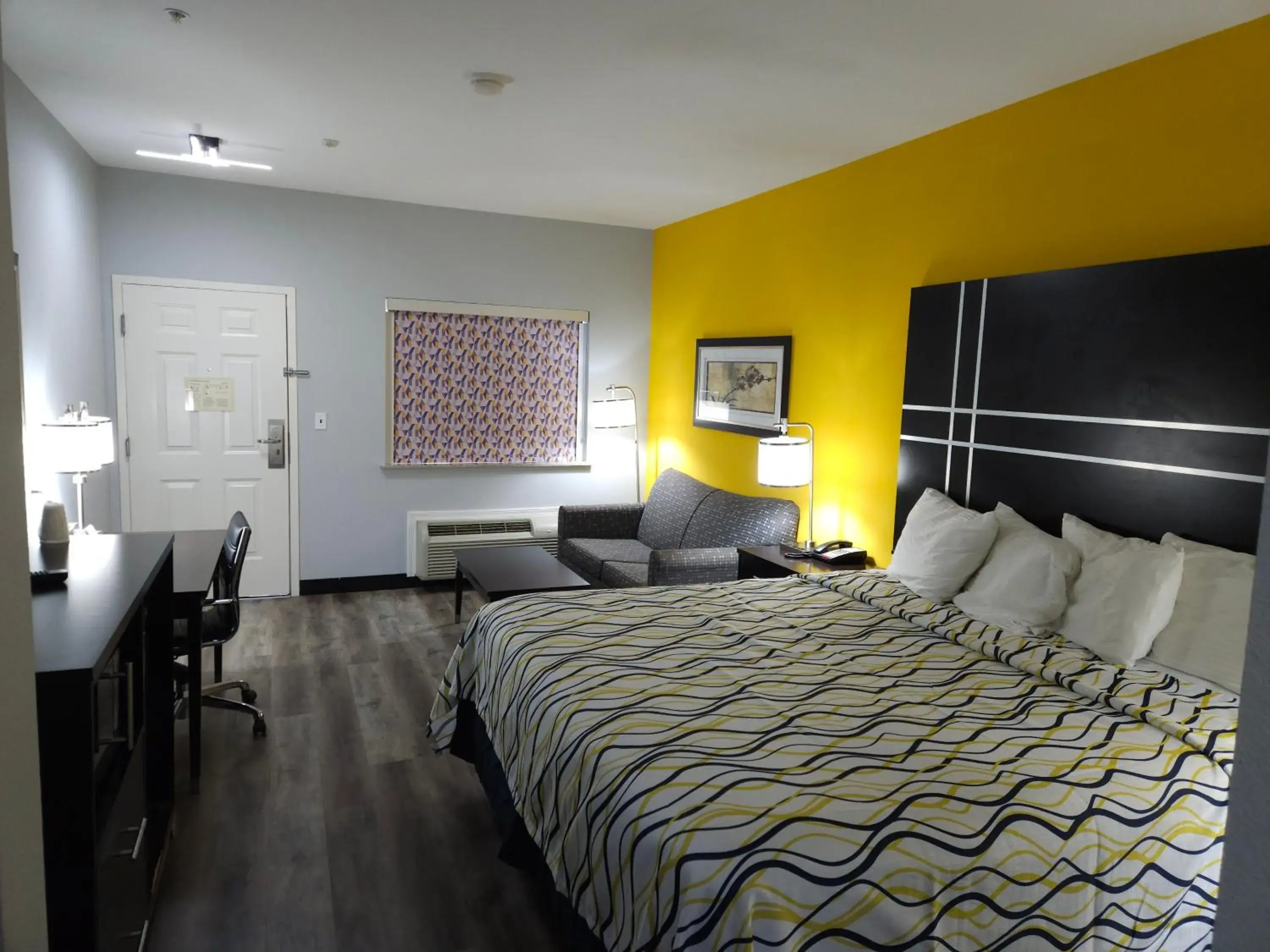 Breakfast, Bed in Executive Inn and Suites Tyler Breakfast, Bed in Executive Inn and Suites Tyler