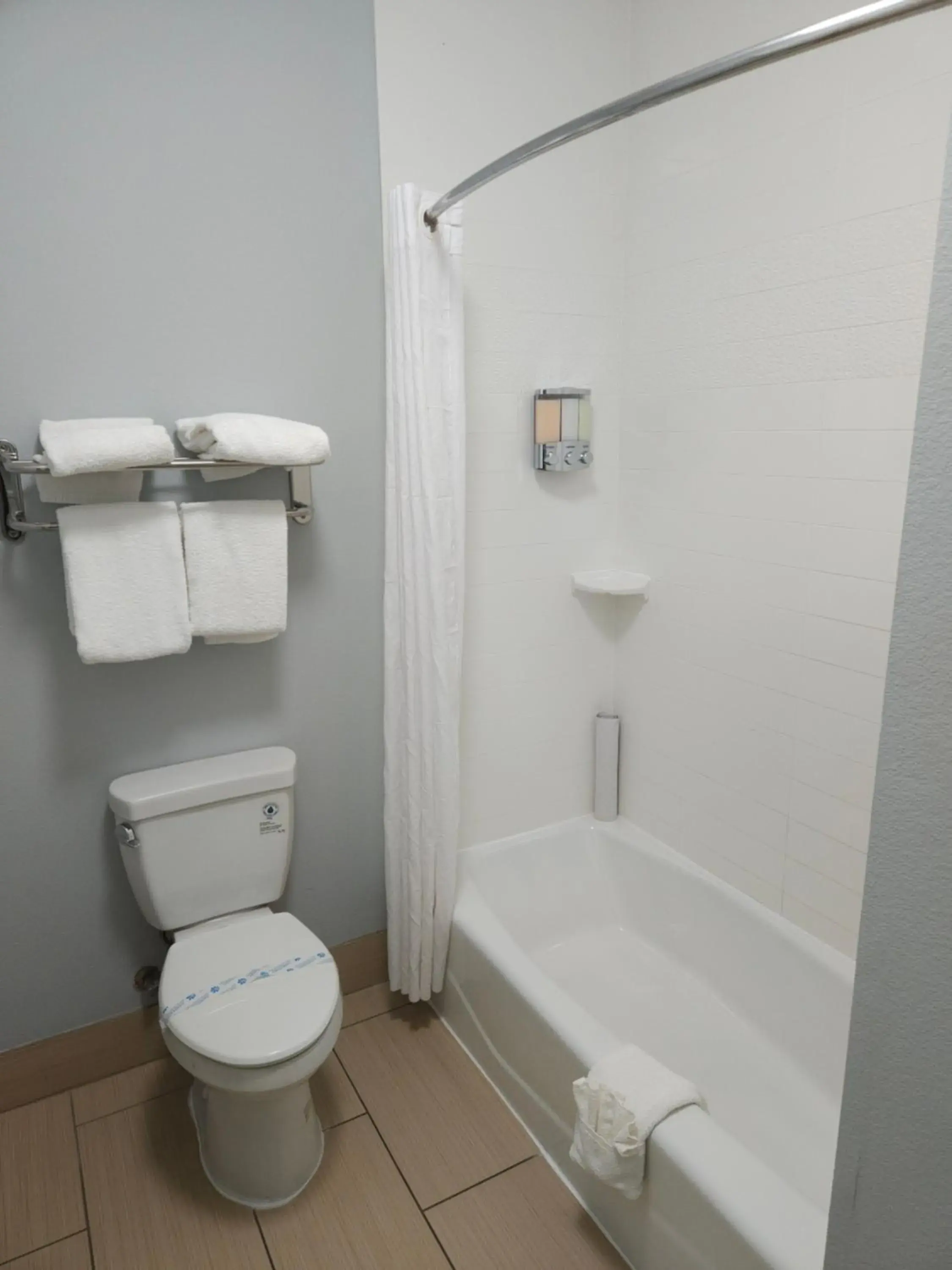 King Room Smoking in Executive Inn and Suites Tyler King Room Smoking in Executive Inn and Suites Tyler