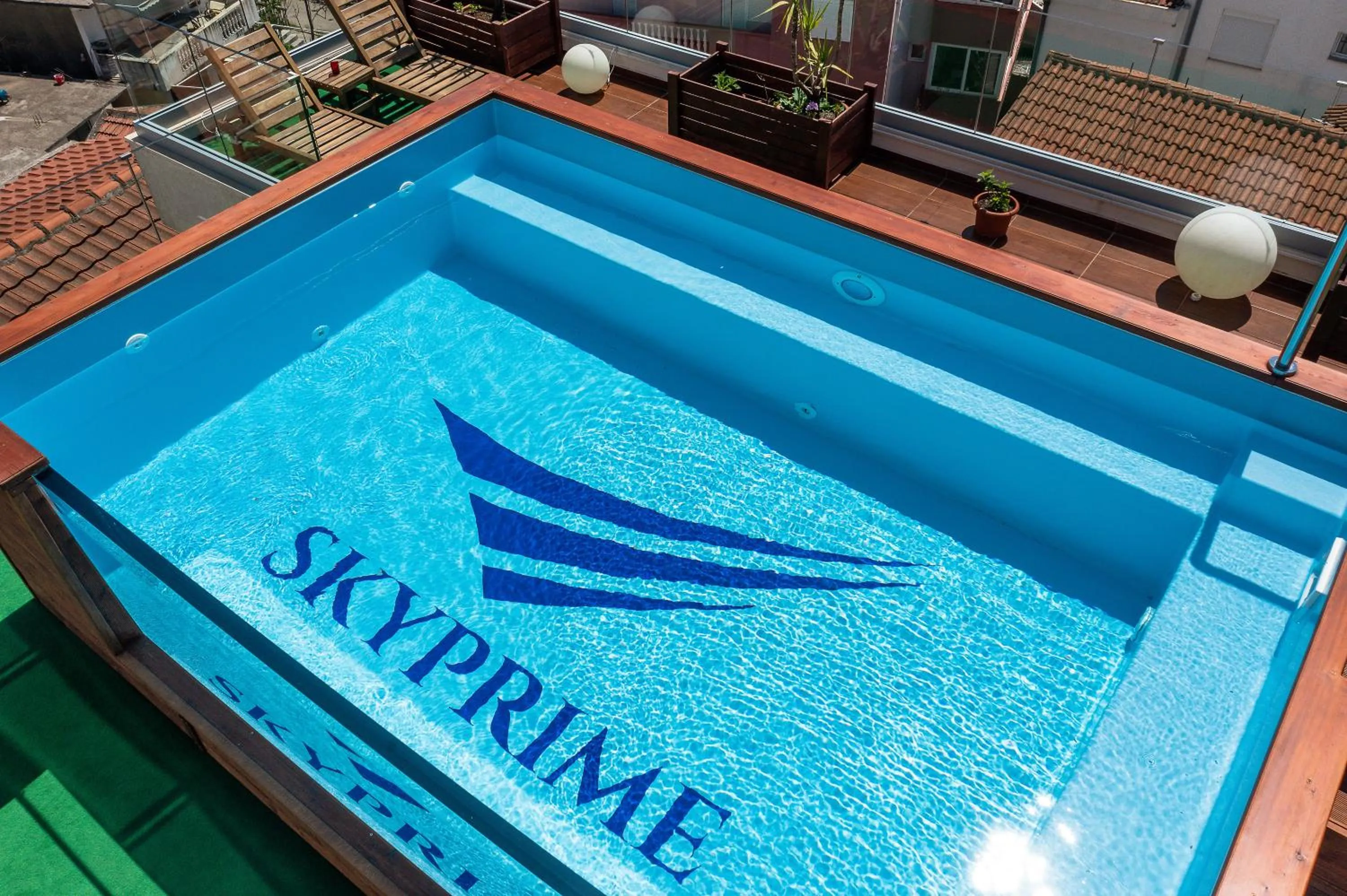 Swimming pool in Villa Skyprime