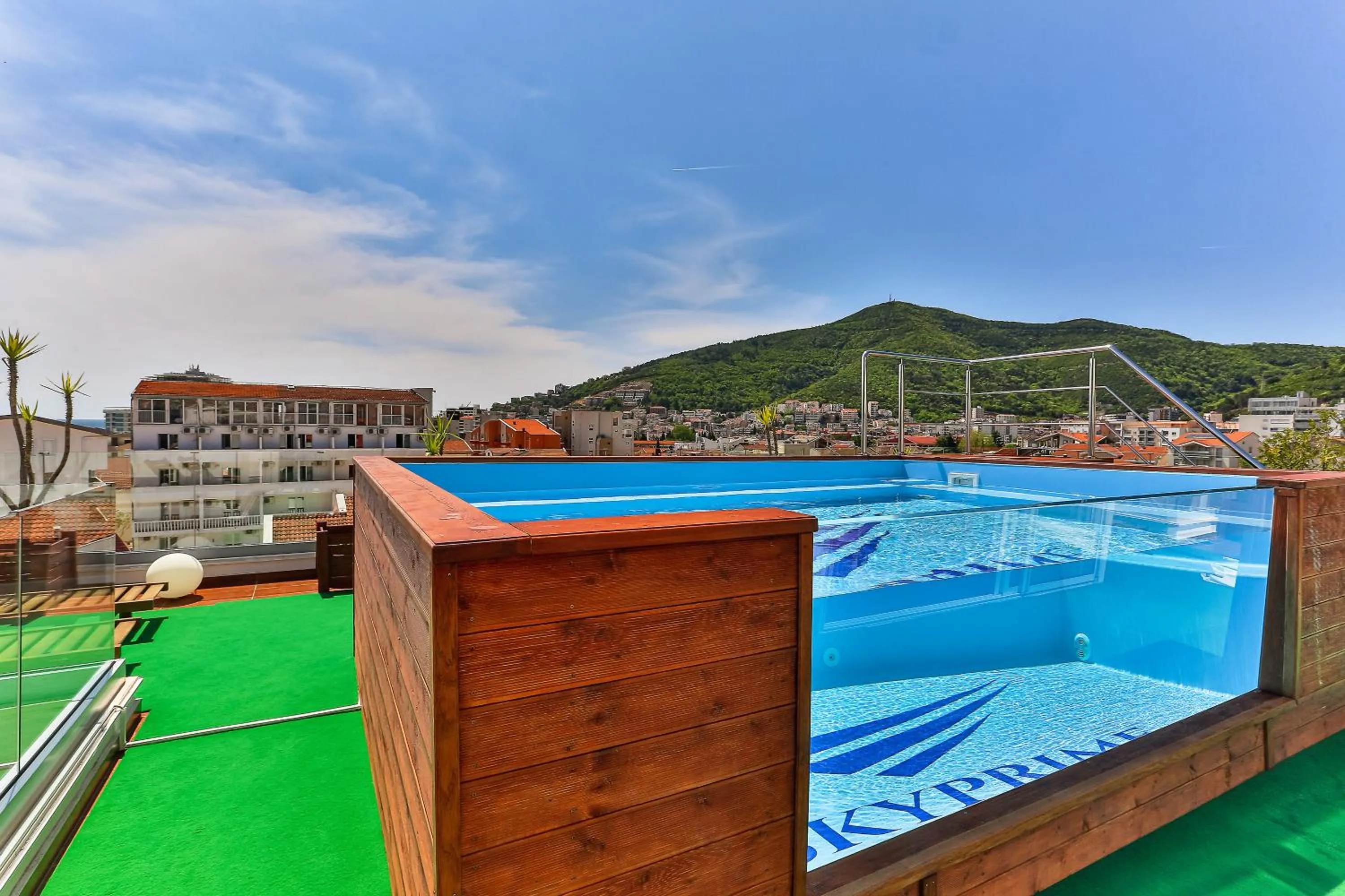 Swimming pool in Villa Skyprime