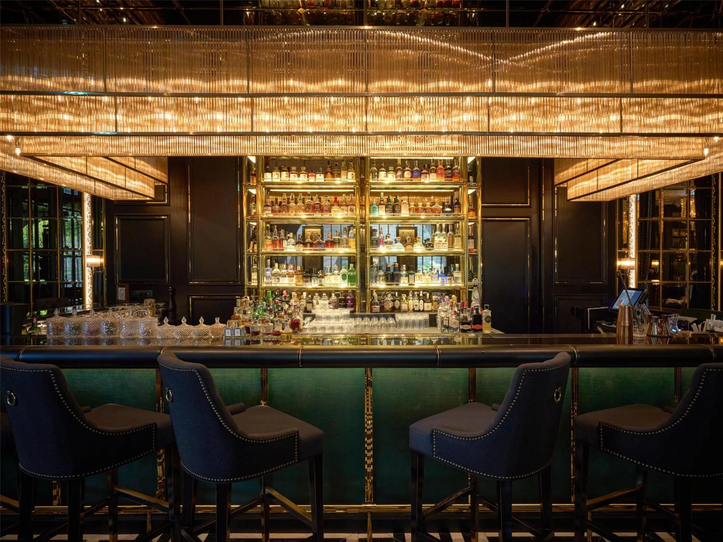 Lounge or bar in Sindhorn Kempinski Hotel Bangkok