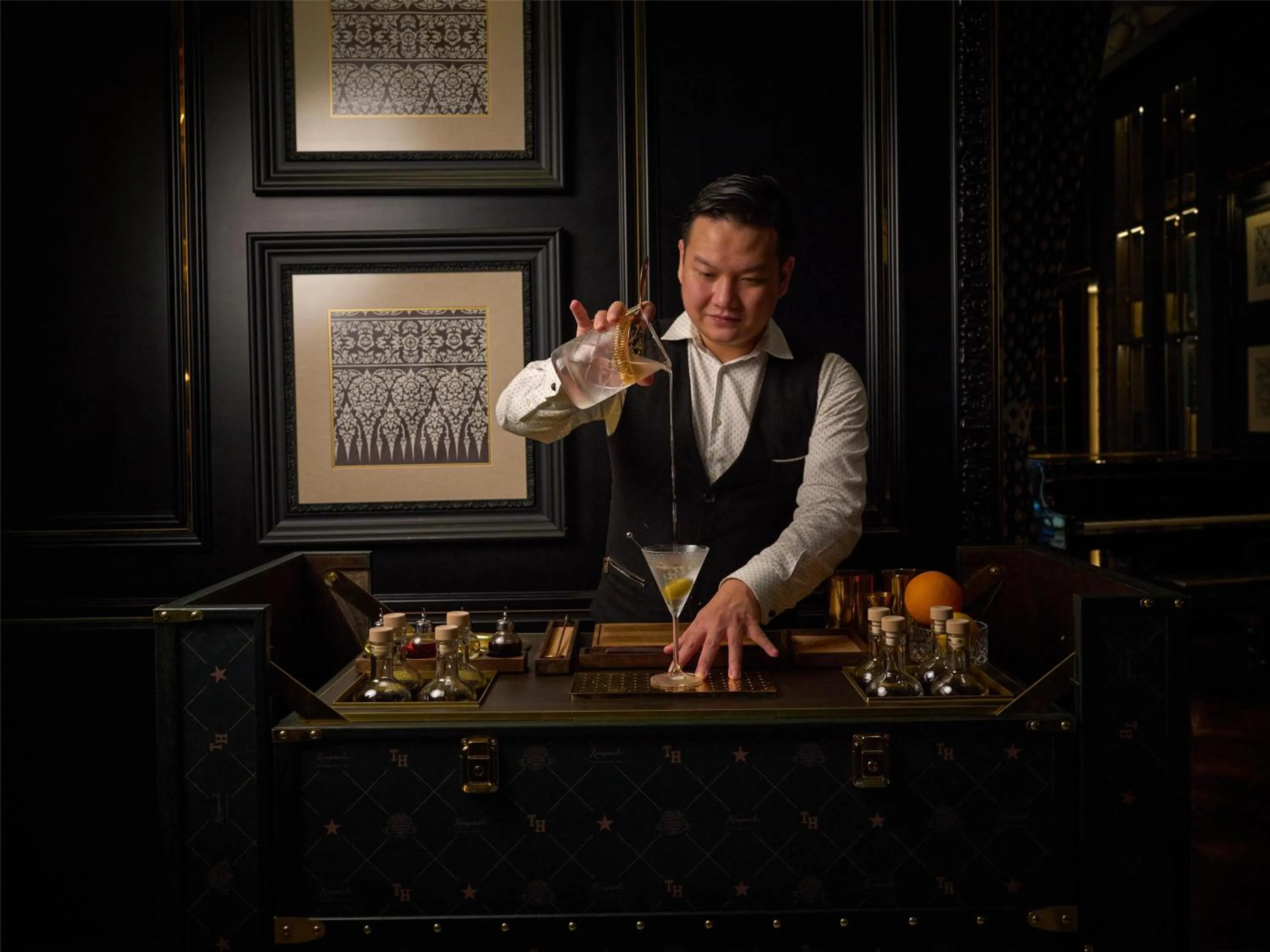 Lounge or bar in Sindhorn Kempinski Hotel Bangkok