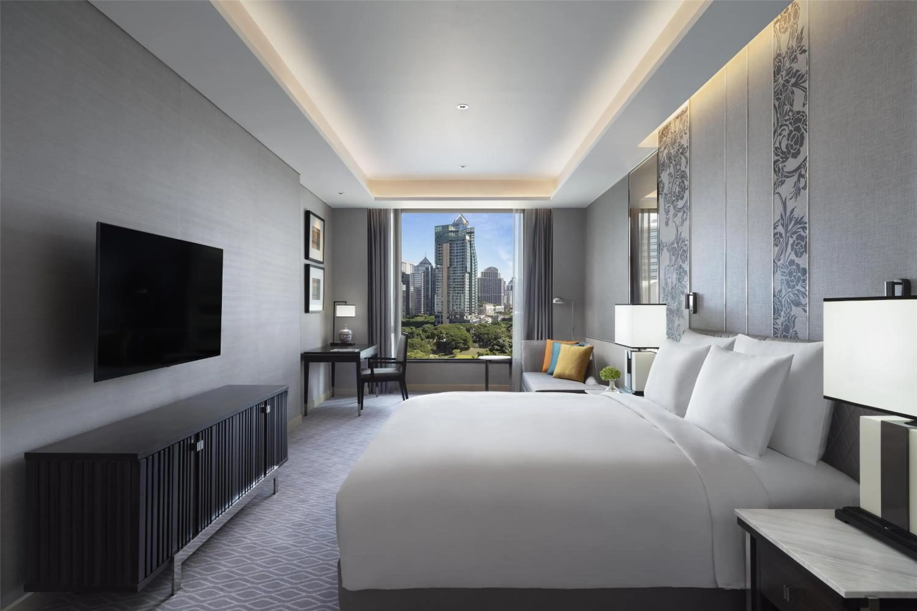 Photo of the whole room, Bed in Sindhorn Kempinski Hotel Bangkok