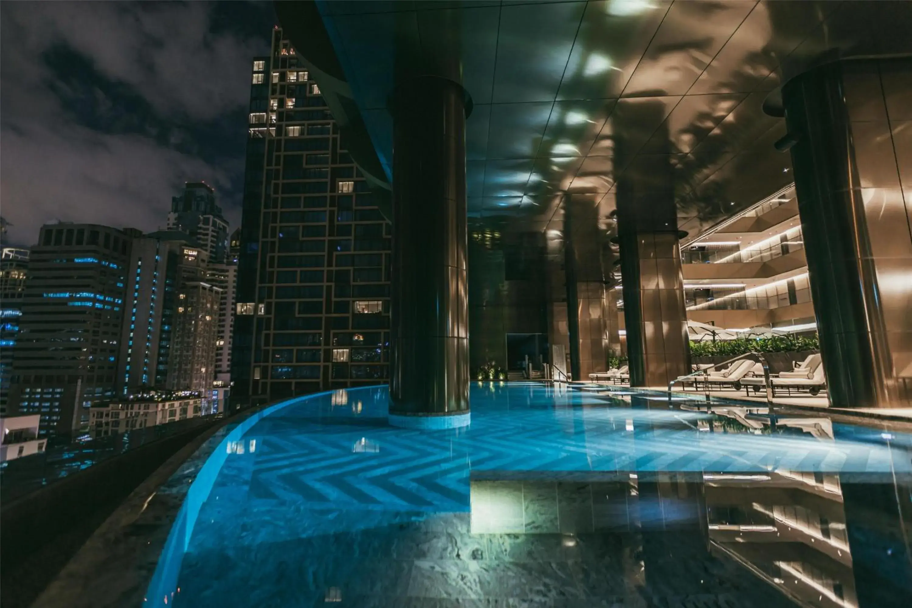 Pool view in Sindhorn Kempinski Hotel Bangkok Pool view in Sindhorn Kempinski Hotel Bangkok