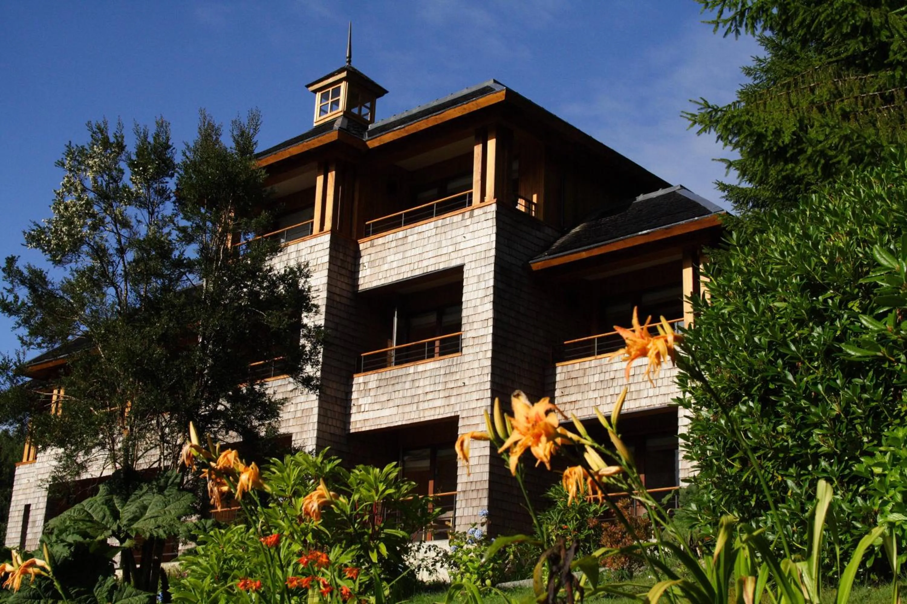 Facade/entrance in Puyuhuapi Lodge & Spa