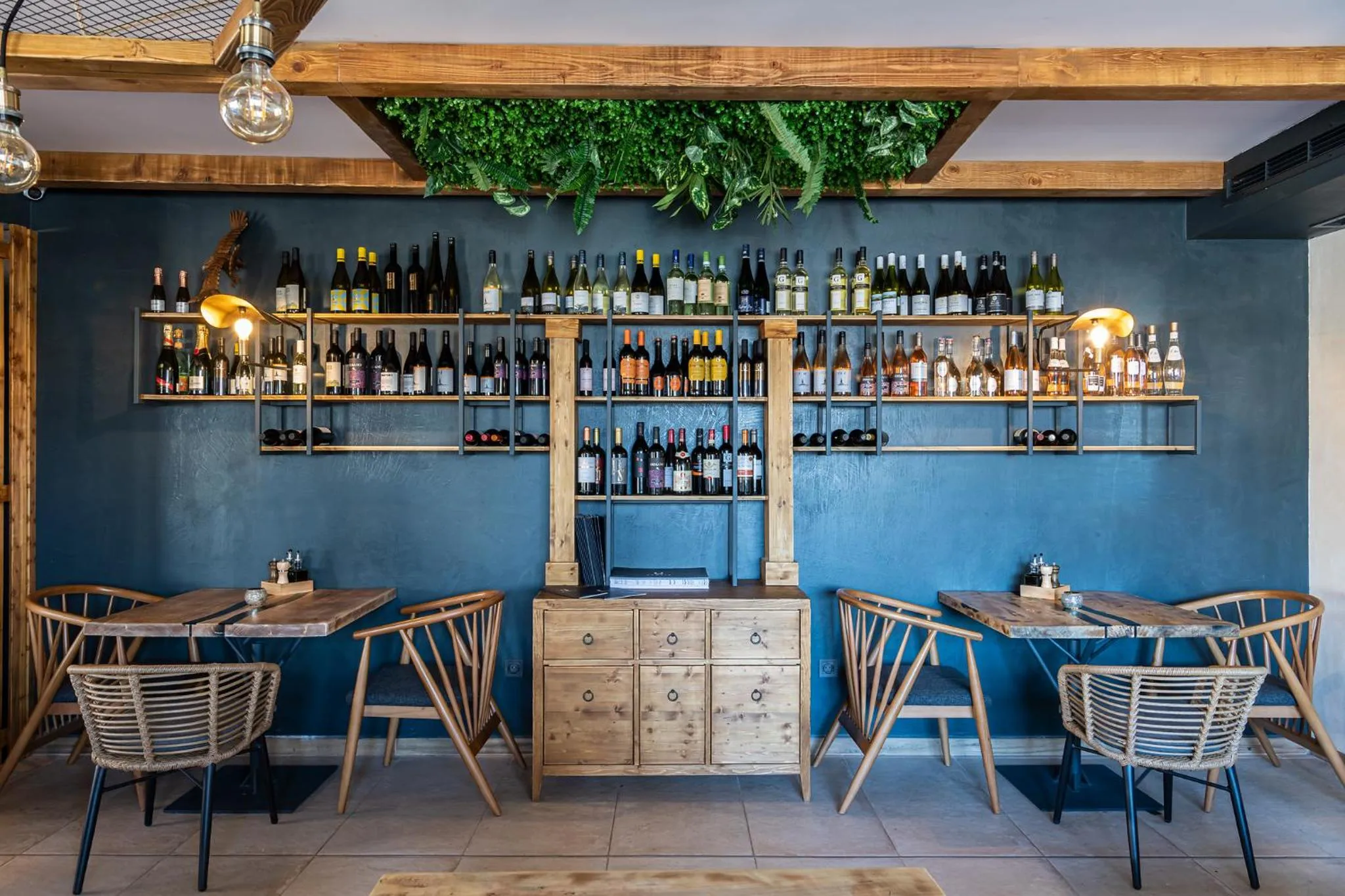 Restaurant/places to eat in Utopia Forest