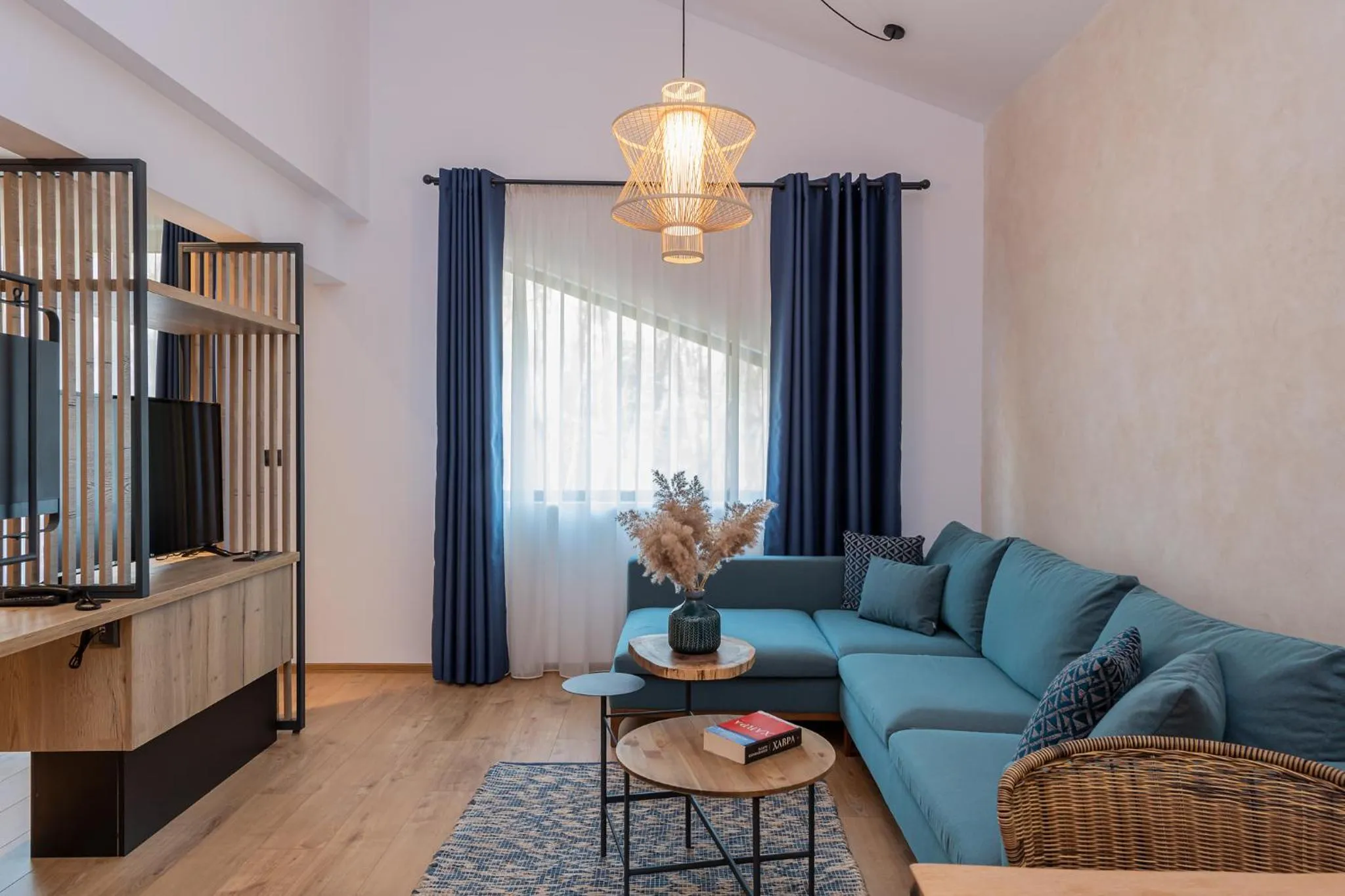 Photo of the whole room in Utopia Forest