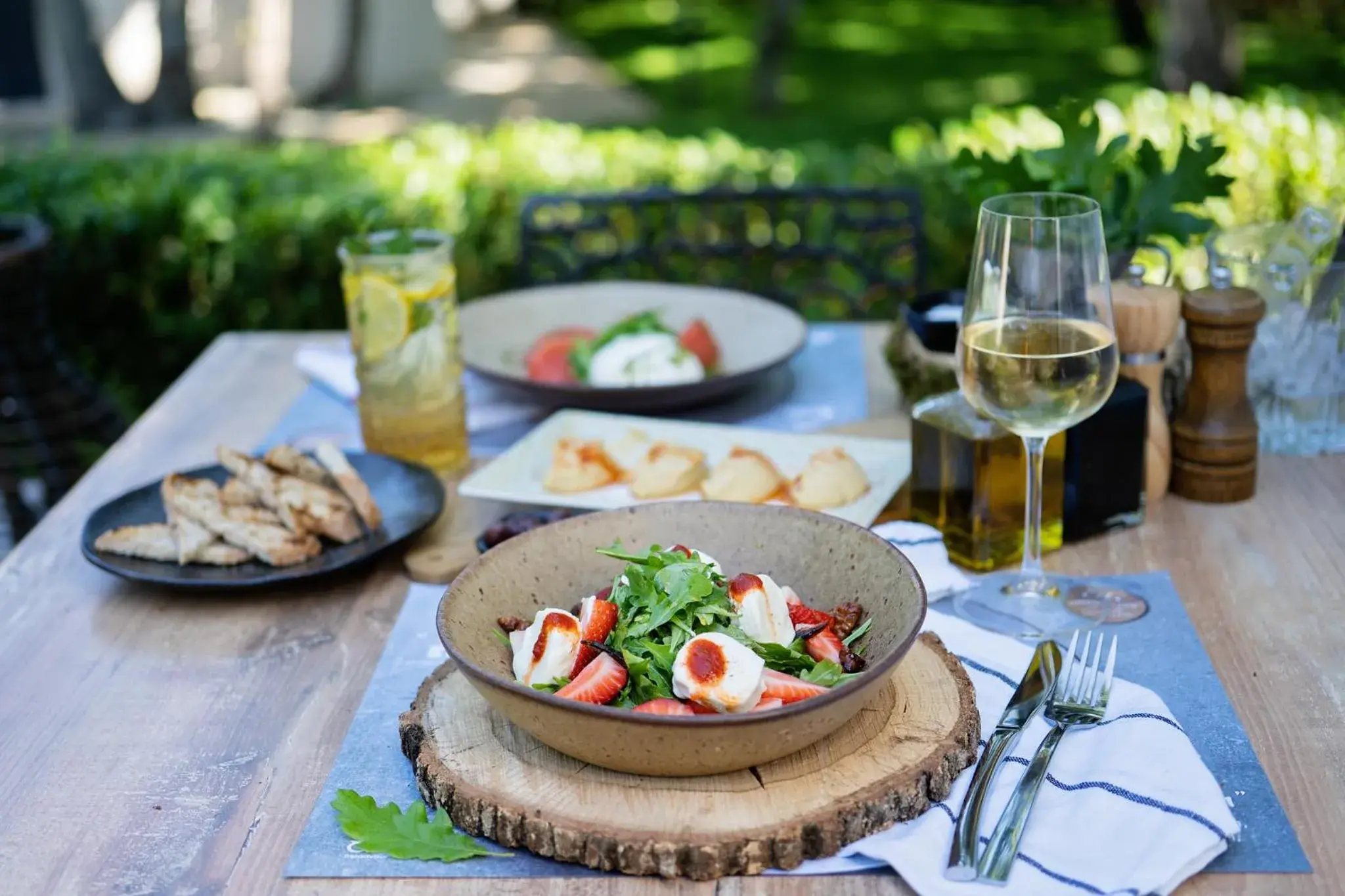 Restaurant/places to eat in Utopia Forest Restaurant/places to eat in Utopia Forest