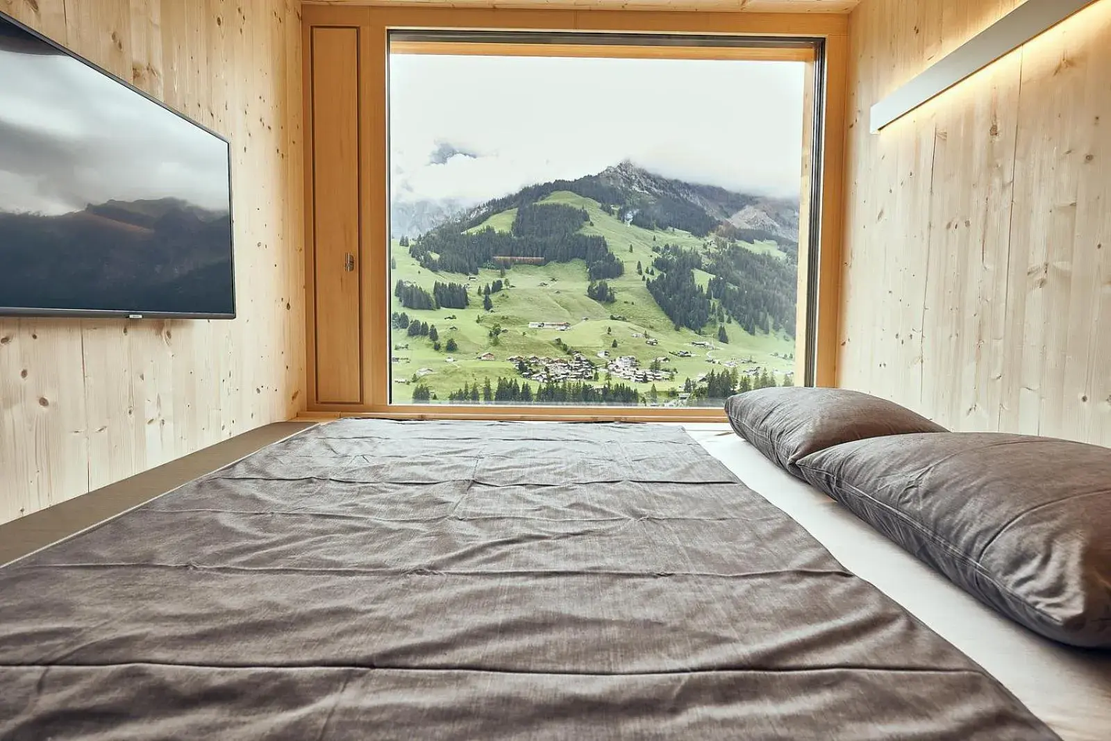 Double Room with Mountain View (Upper Floor) in Revier Mountain Lodge Adelboden Double Room with Mountain View (Upper Floor) in Revier Mountain Lodge Adelboden
