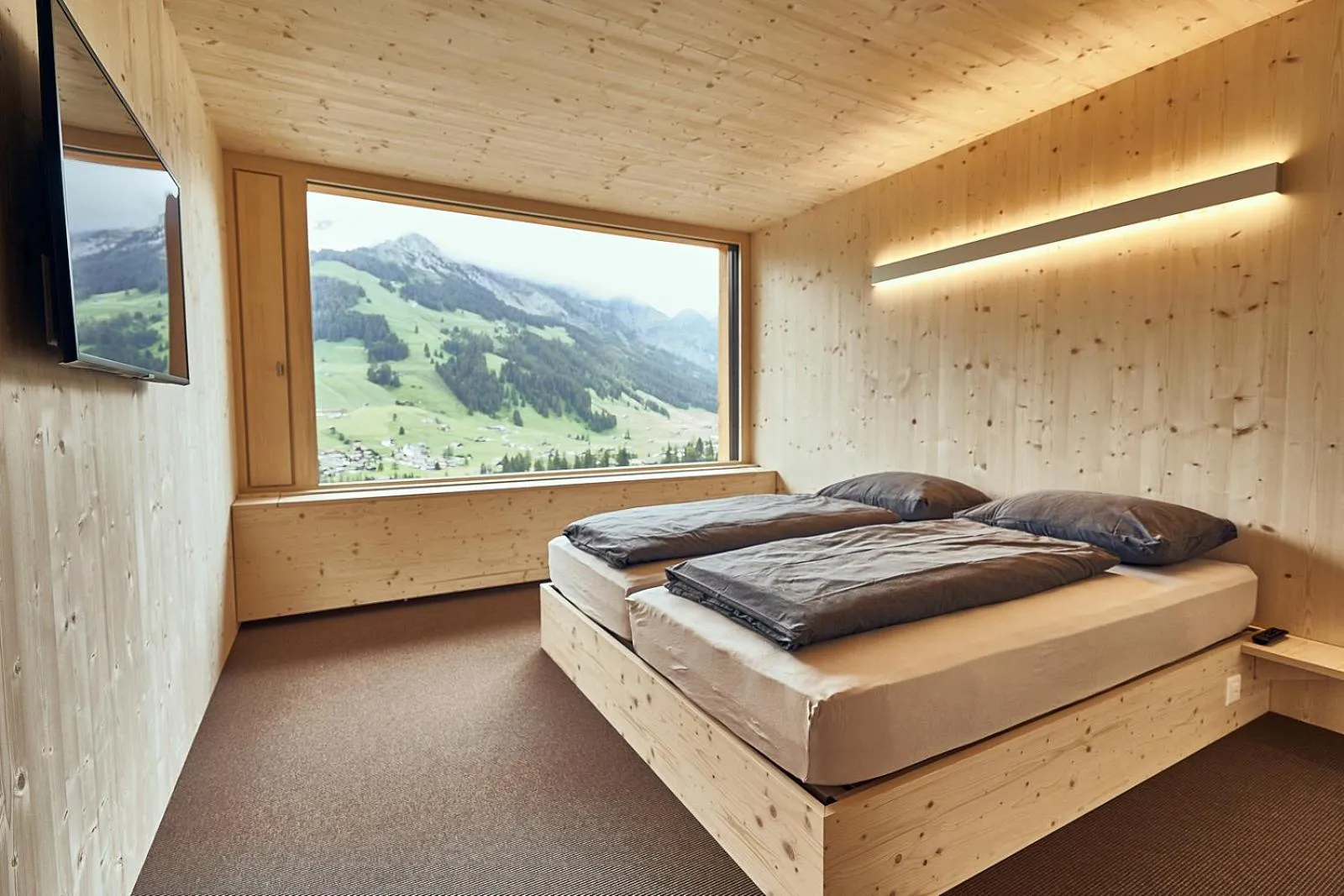 Photo of the whole room, Bed in Revier Mountain Lodge Adelboden