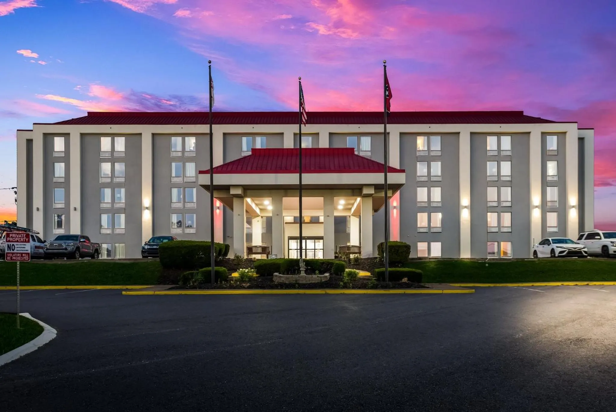 Property building in Red Roof Inn Nashville - Music City