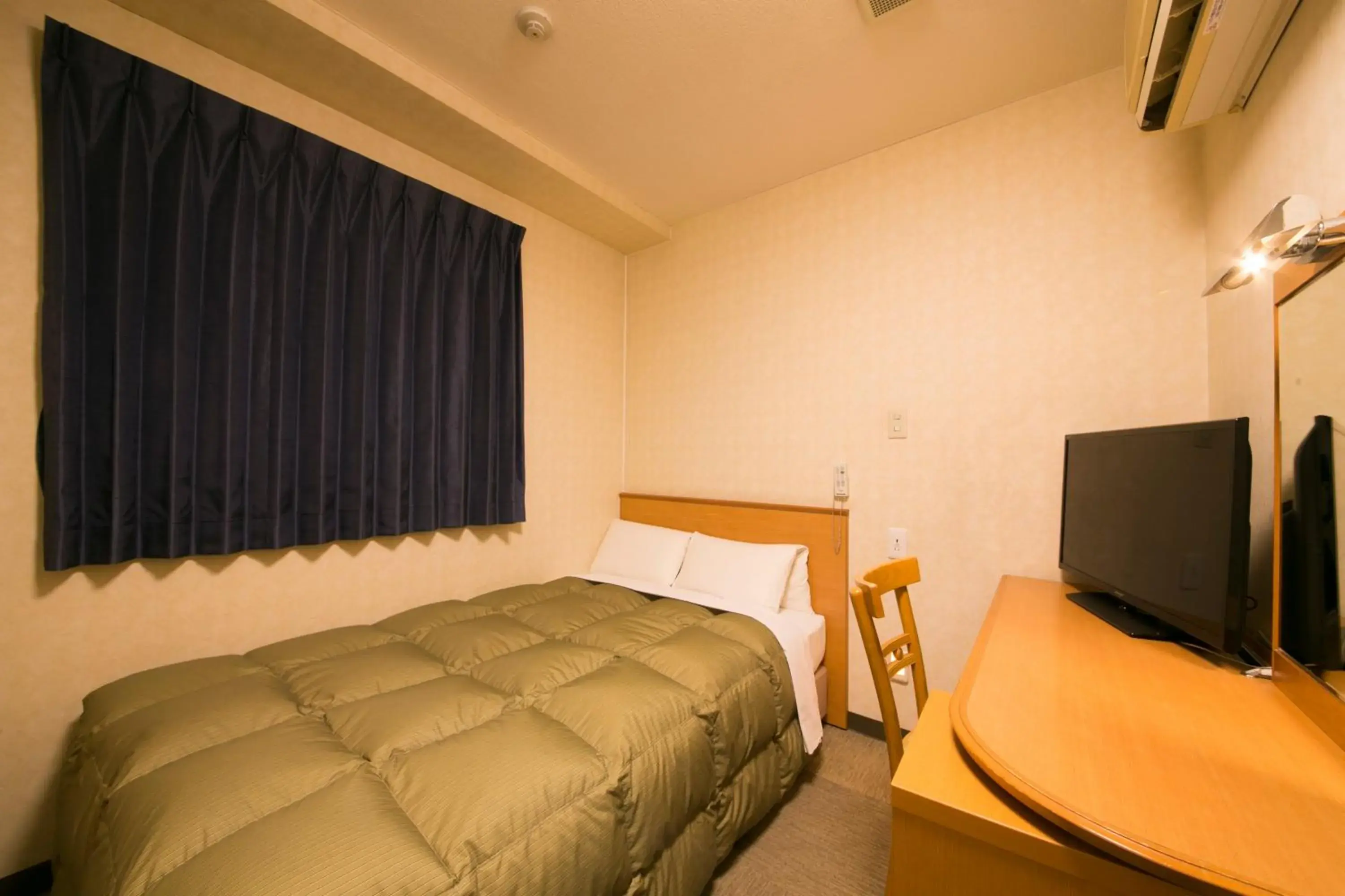 Bed in Hotel Econo Yokkaichi Bed in Hotel Econo Yokkaichi