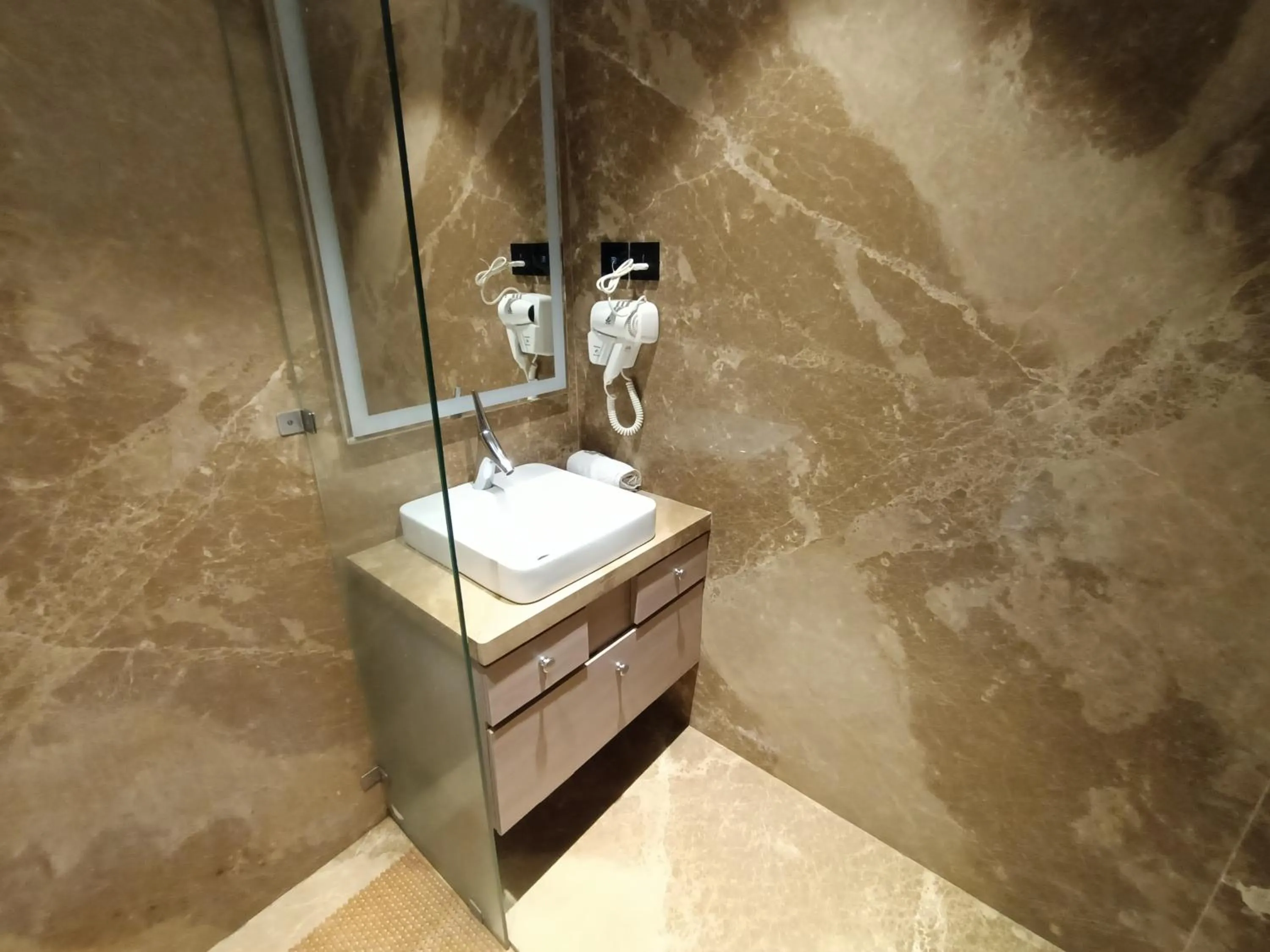 Bathroom in Hotel Highway Inn Andheri East