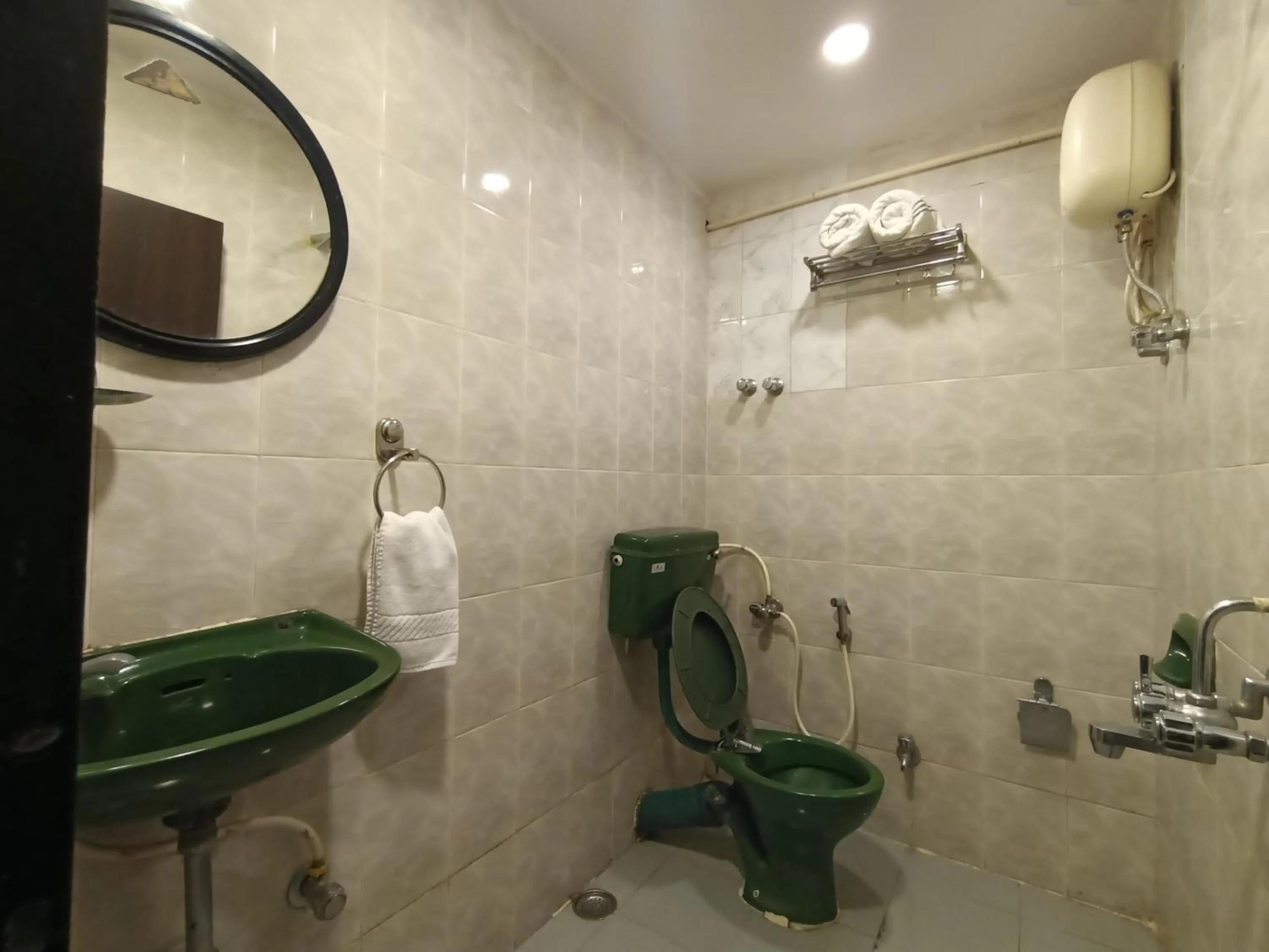 Bathroom in Hotel Highway Inn Andheri East